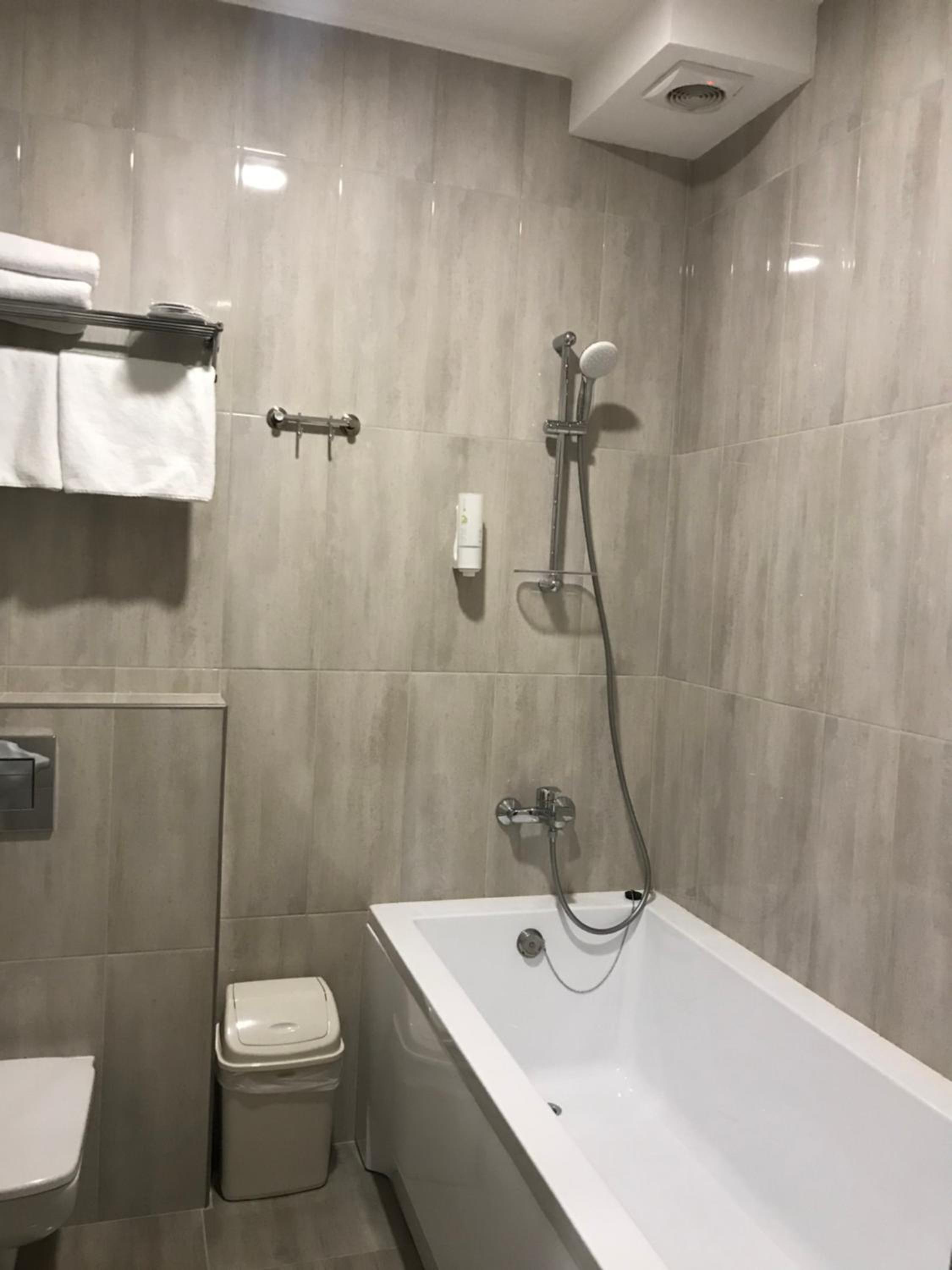 Family Room with Private Bathroom photo 3