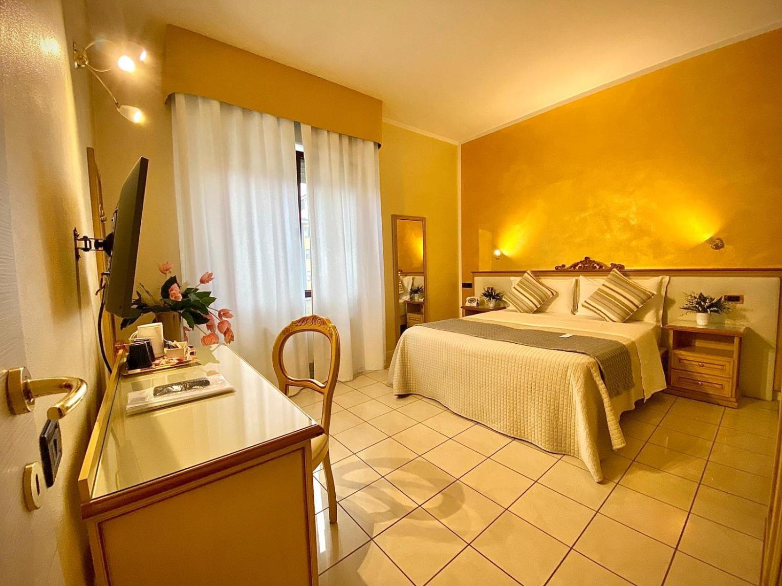 Double or Twin Room - Photo 6