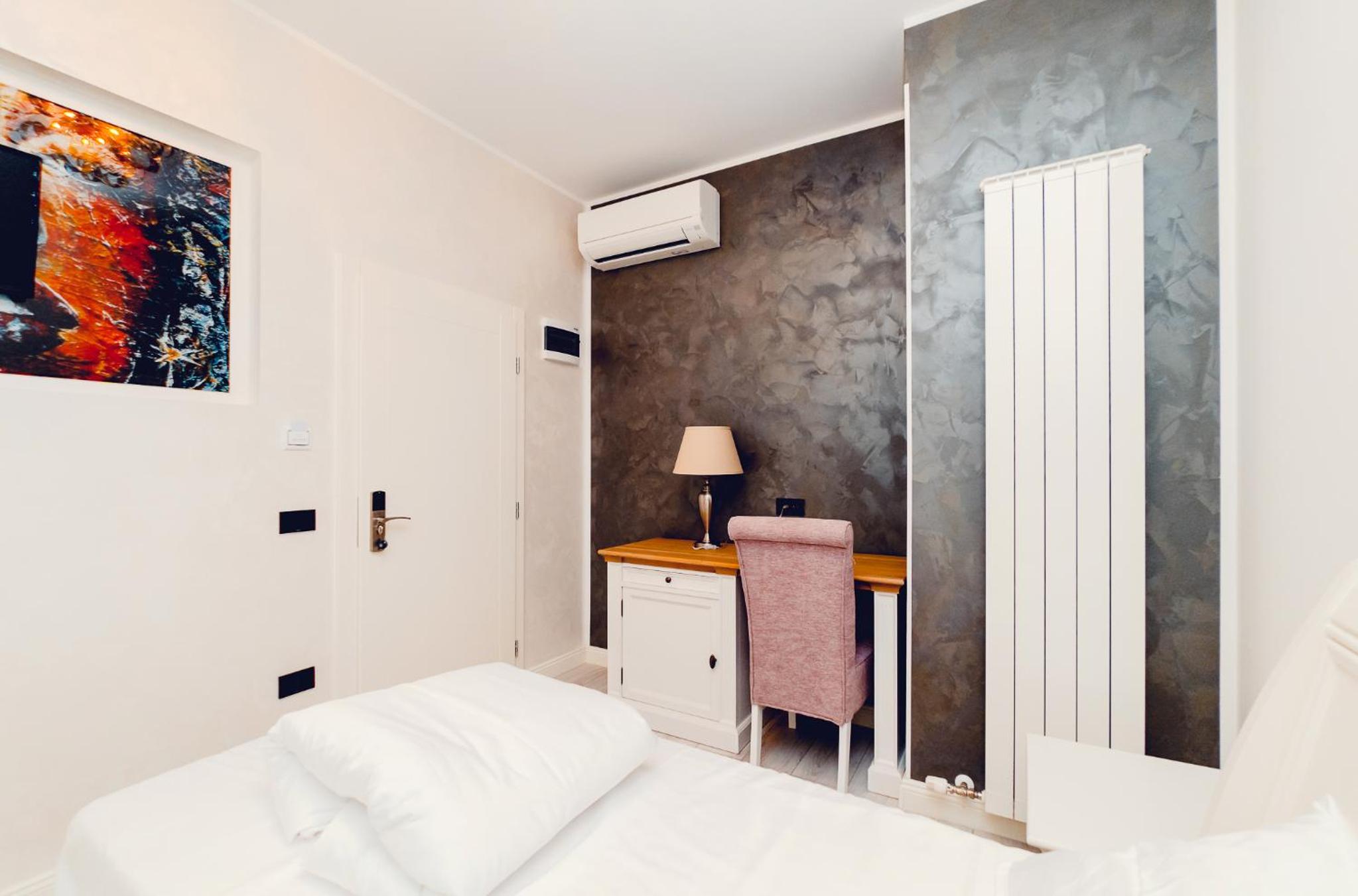 Single Room with Private Bathroom photo 1