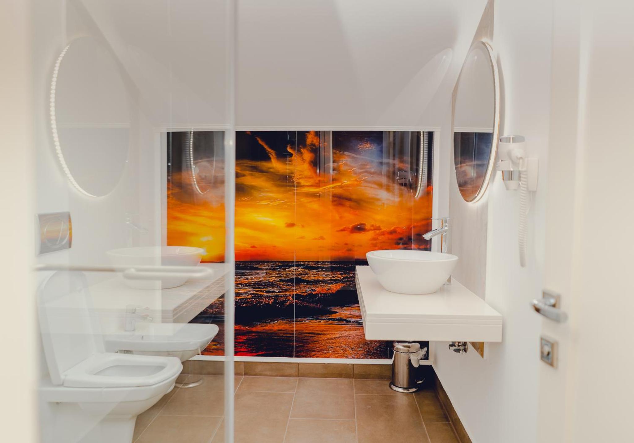 Double Room with Private Bathroom - Photo 7