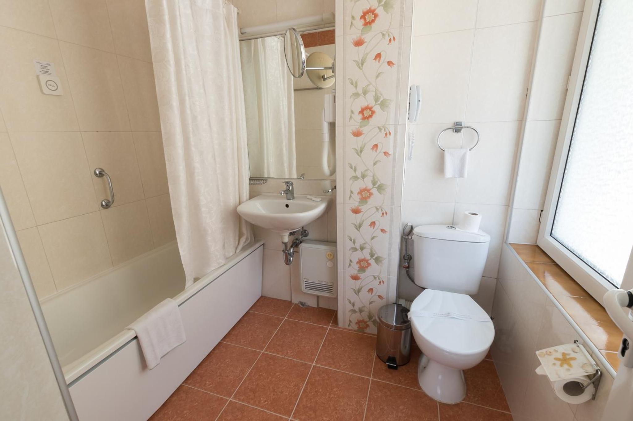 Standard Double Room - Photo 10