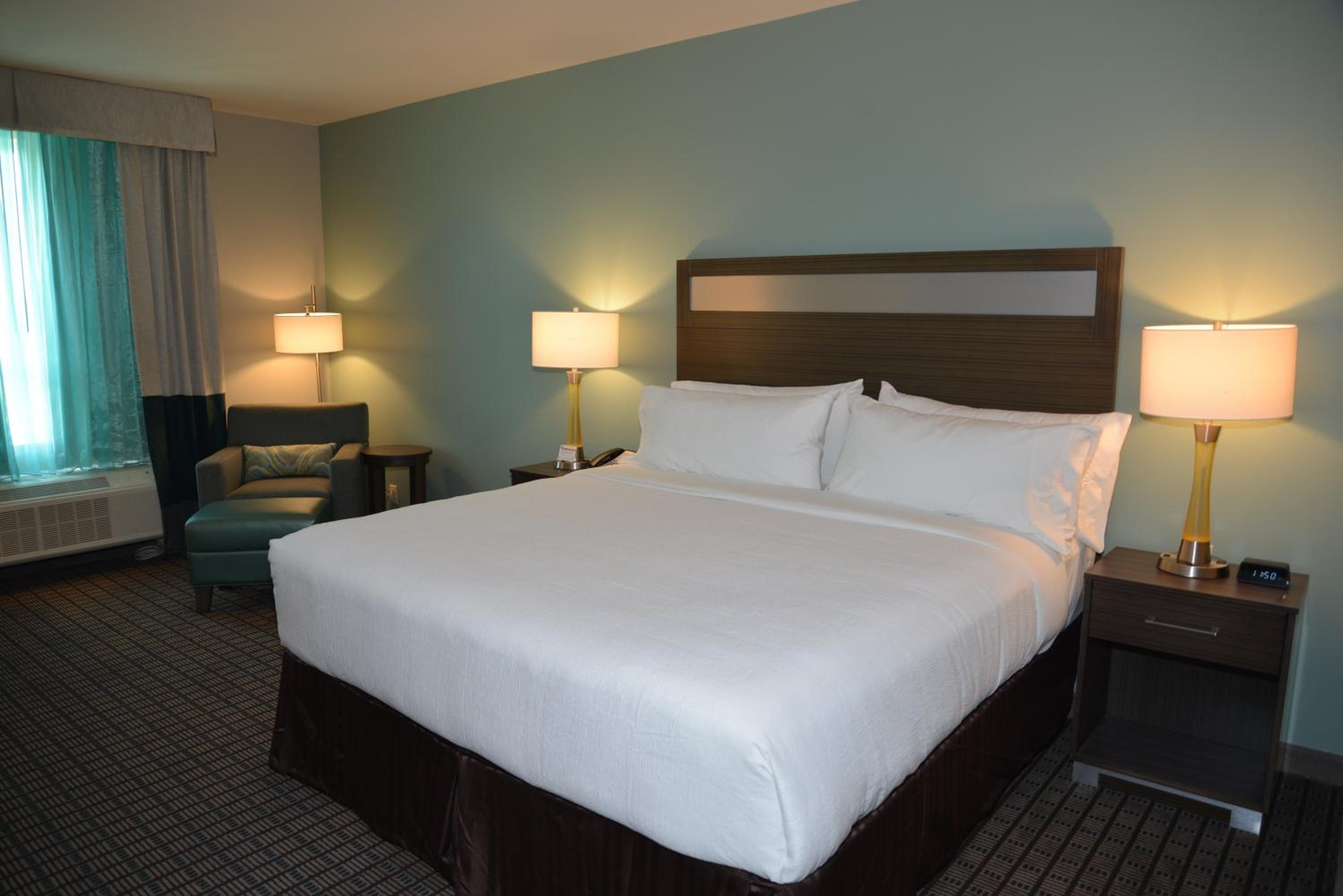 Standard King Room - Photo 2