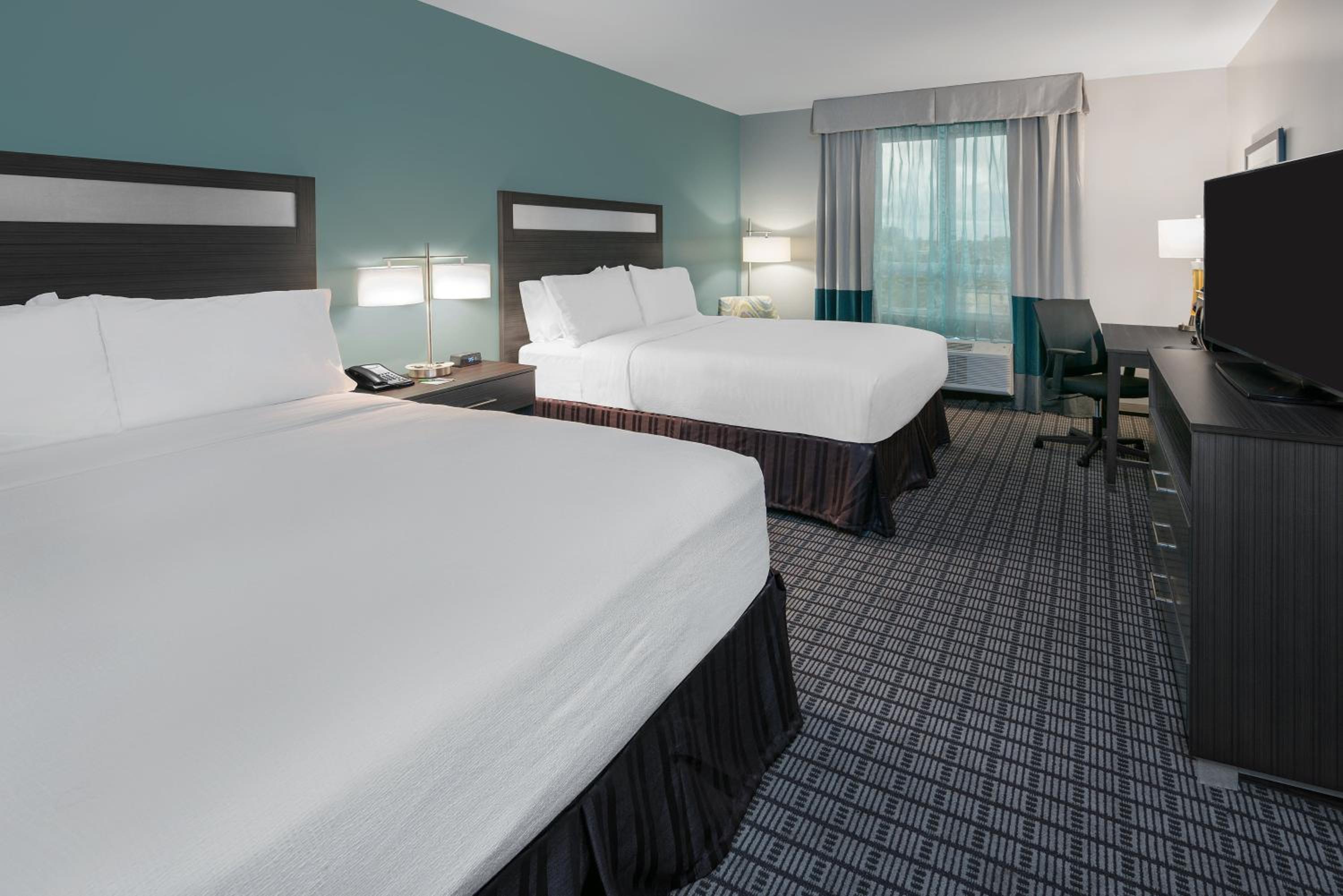 Standard Room with Two Queen Beds - Photo 1