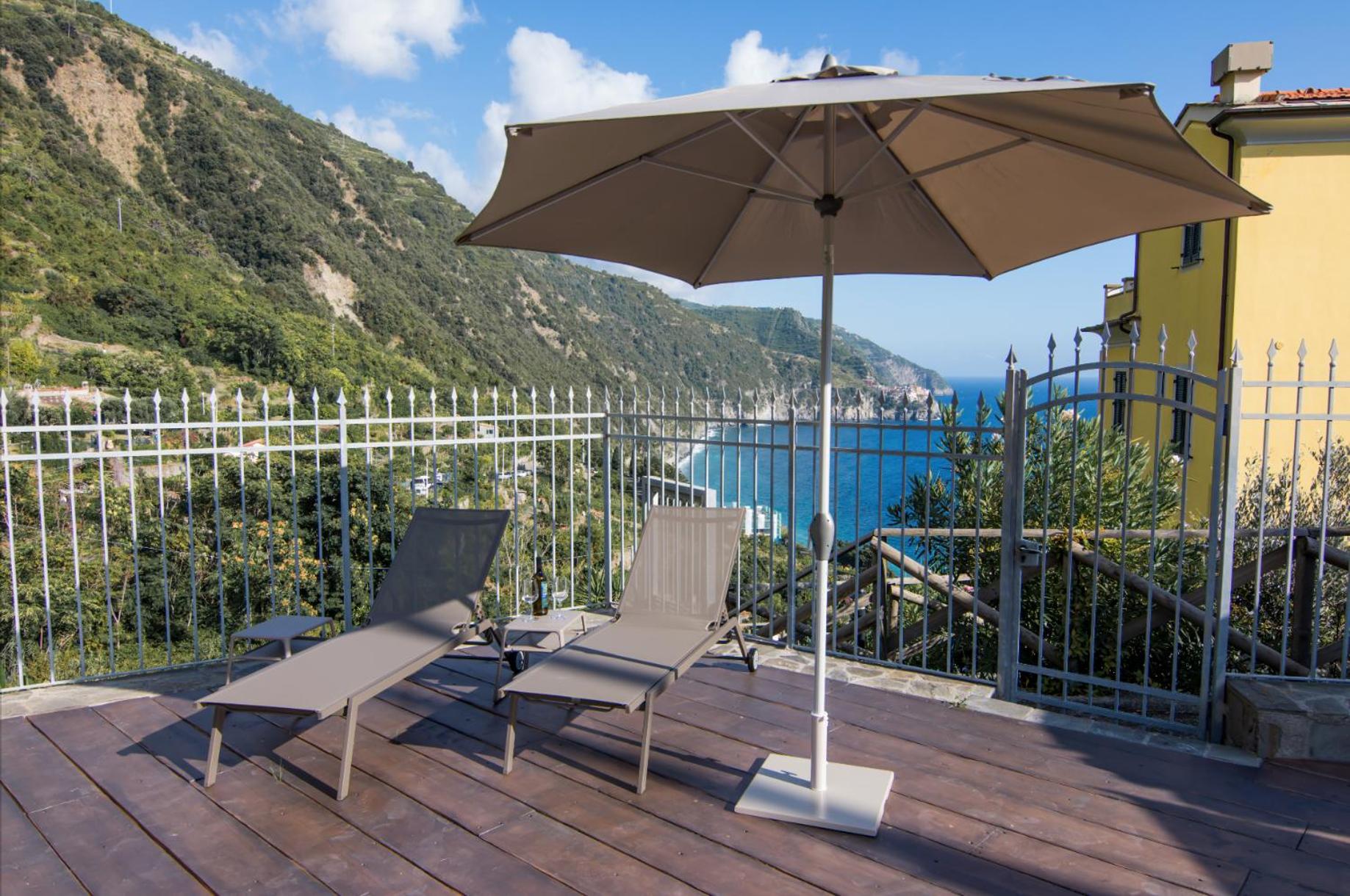 Deluxe Double Room with Balcony photo 2