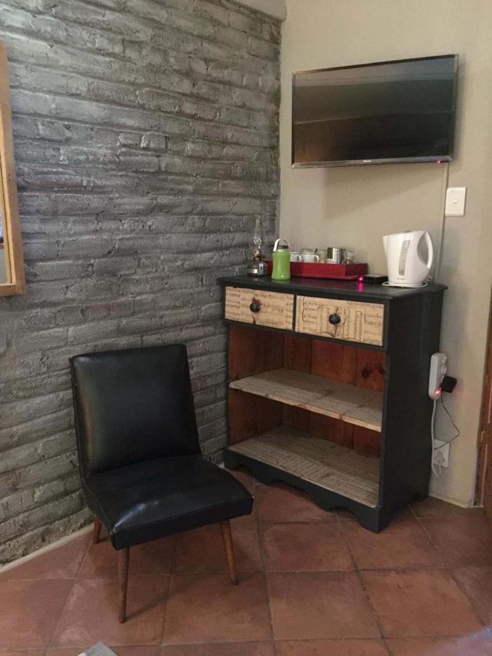 Standard Twin Room - Photo 15