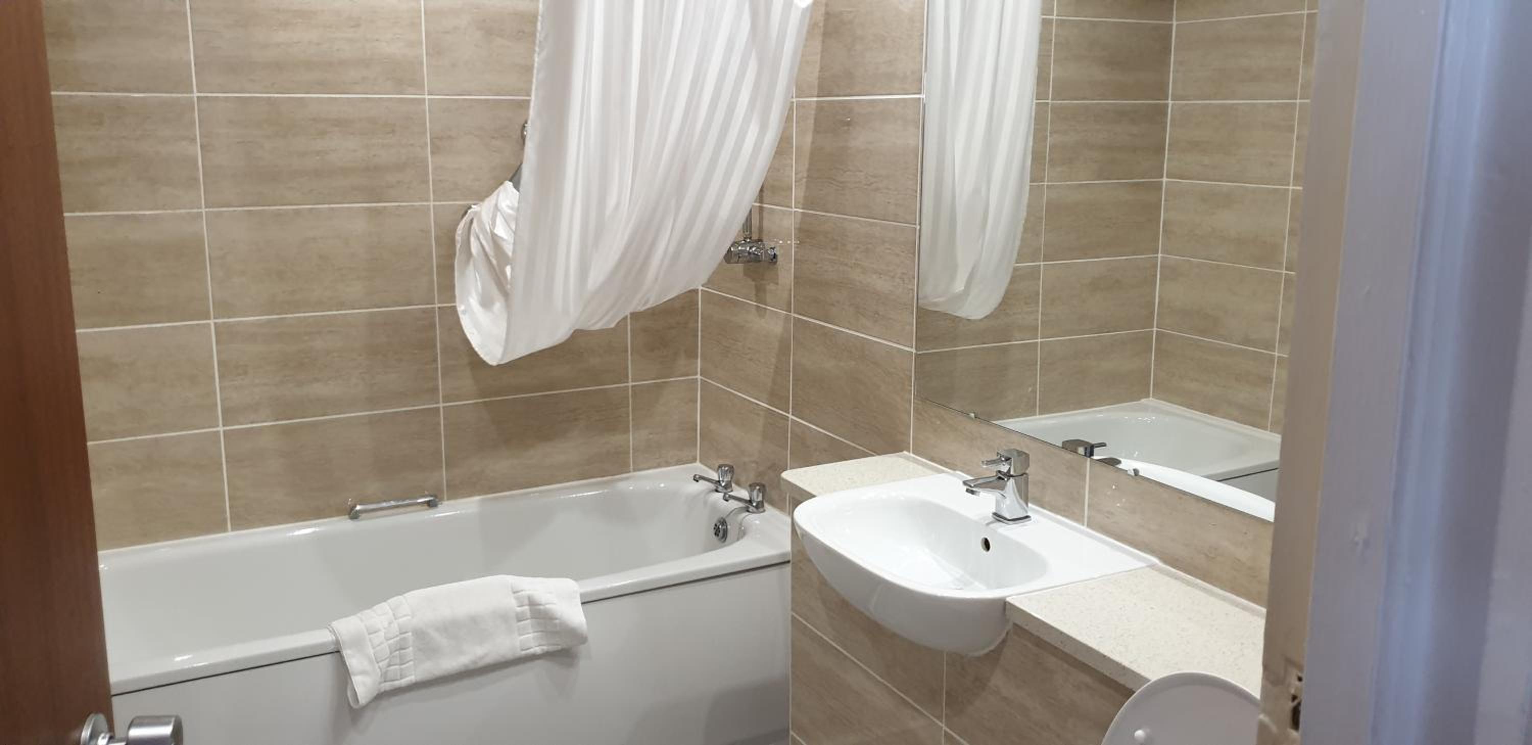 Standard Double Room - Photo 11