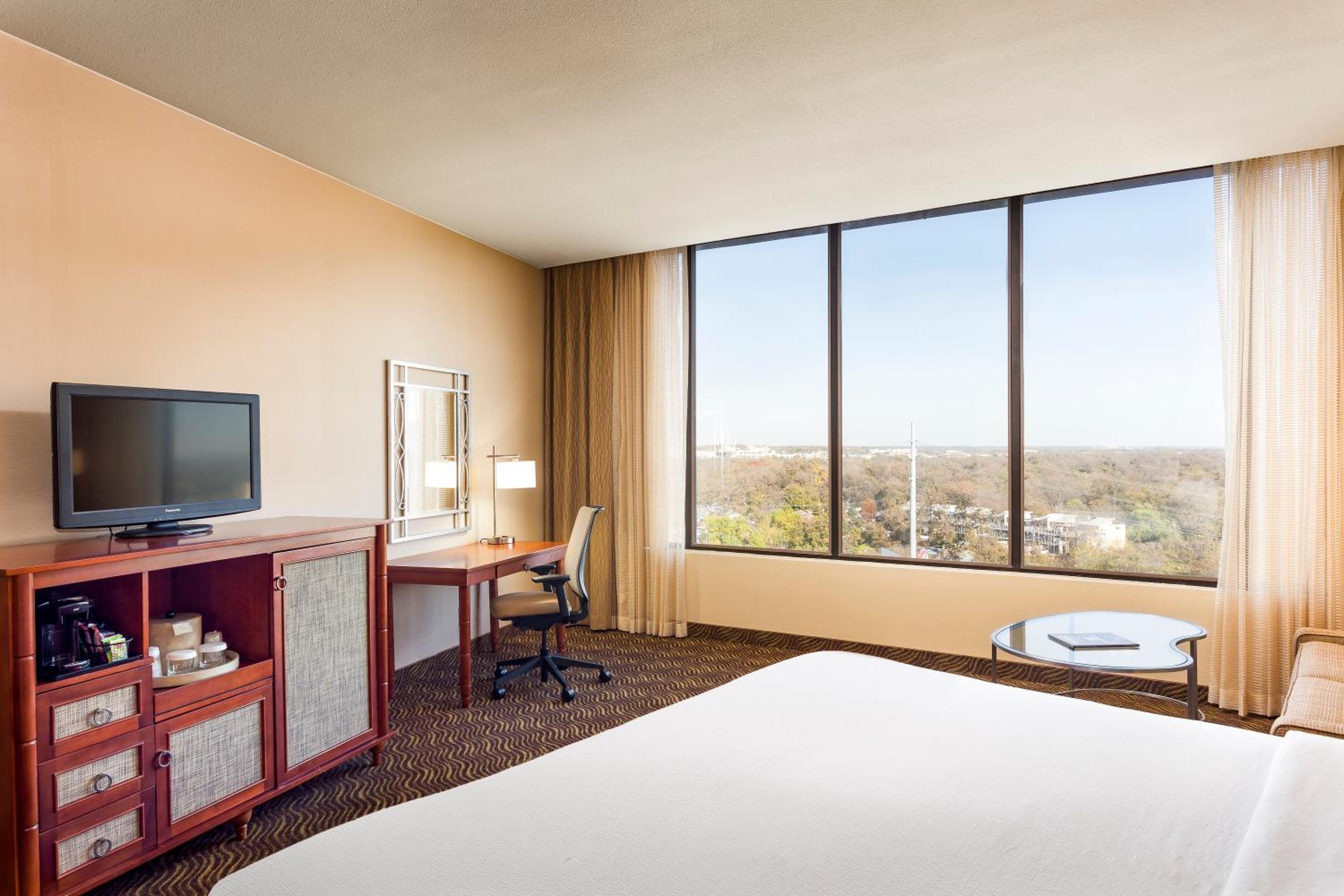 Premium King Room - Top Floor - Photo 2