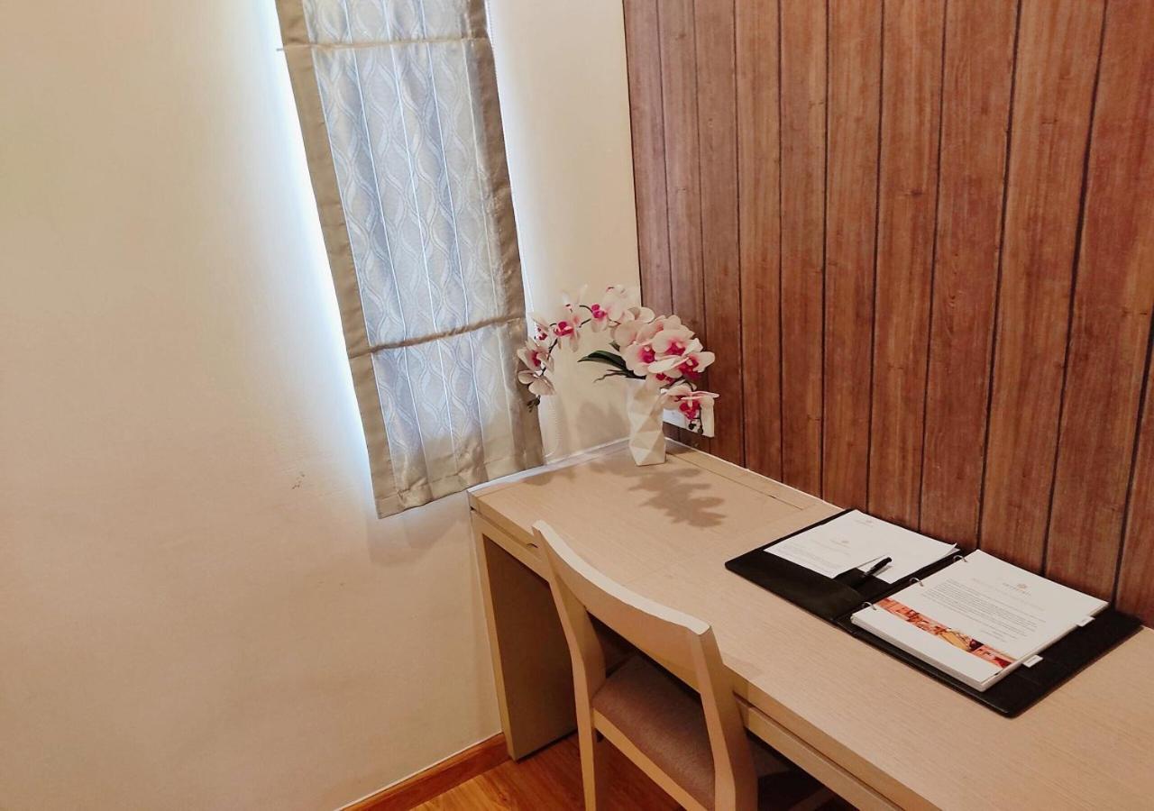 Superior Room (No Window) photo 2