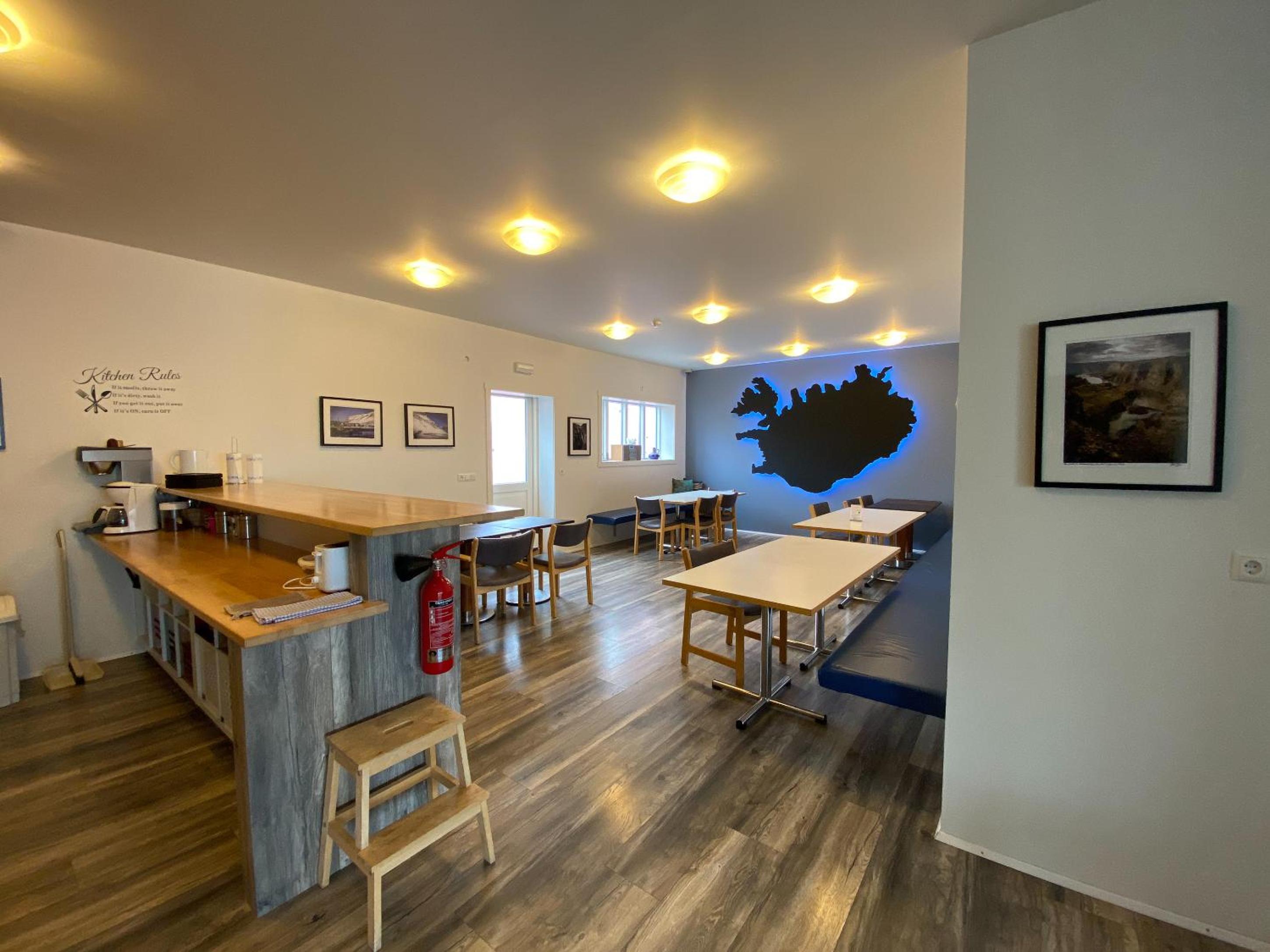 8-Bed Mixed Dormitory Room photo 3