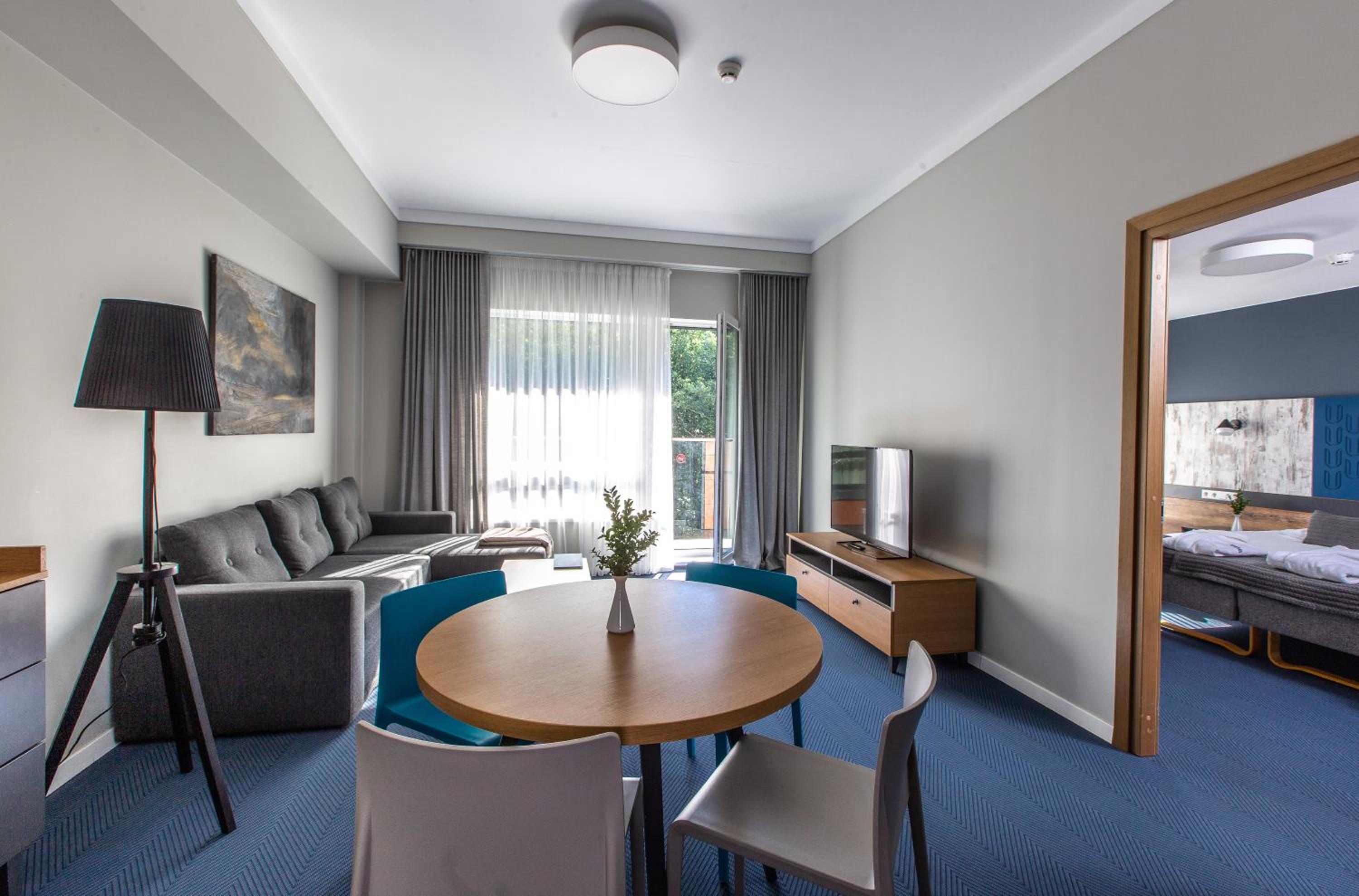 Apartment with Balcony and Spa Access - Photo 9