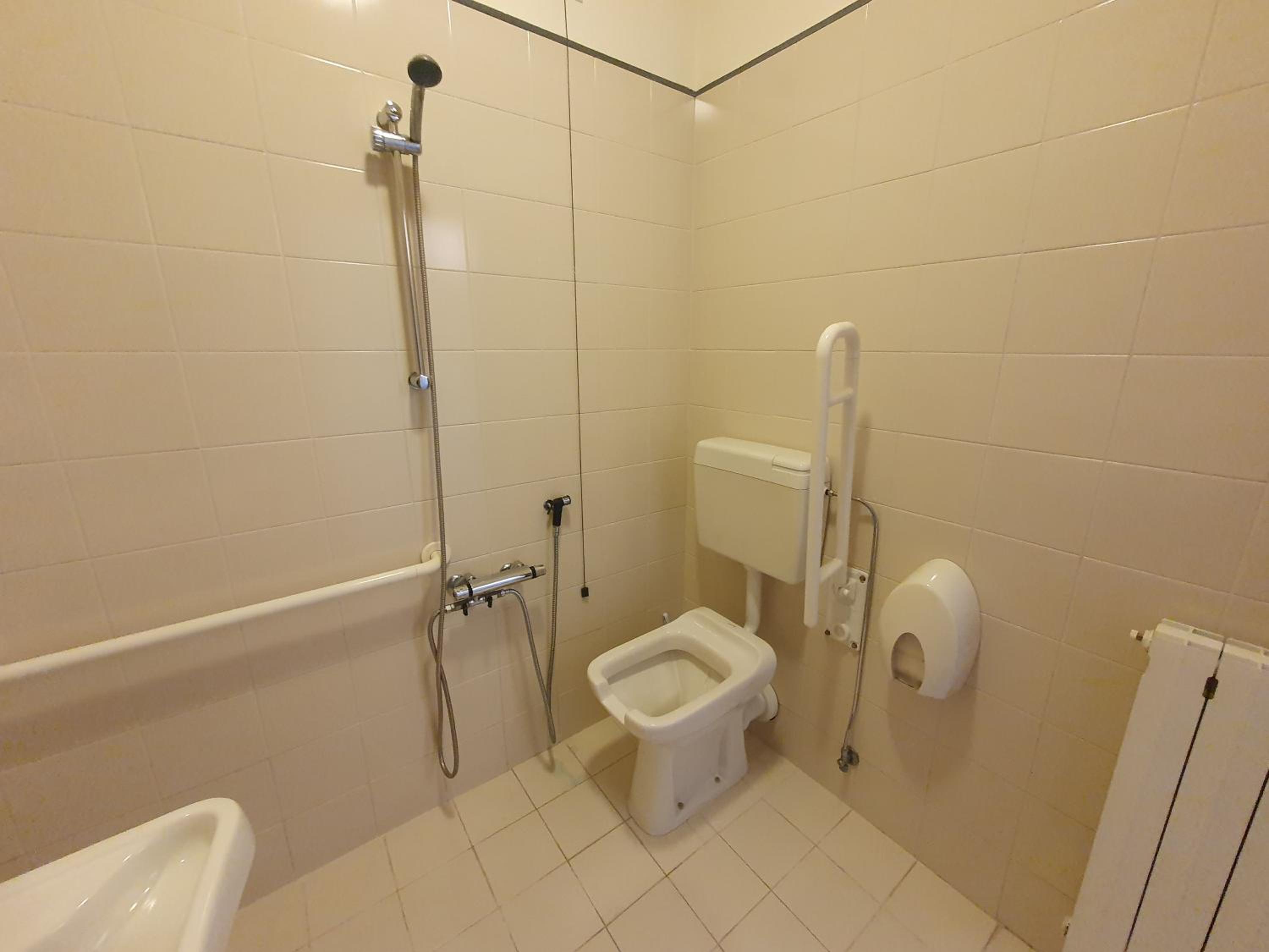 Double Room - Disability Access photo 3