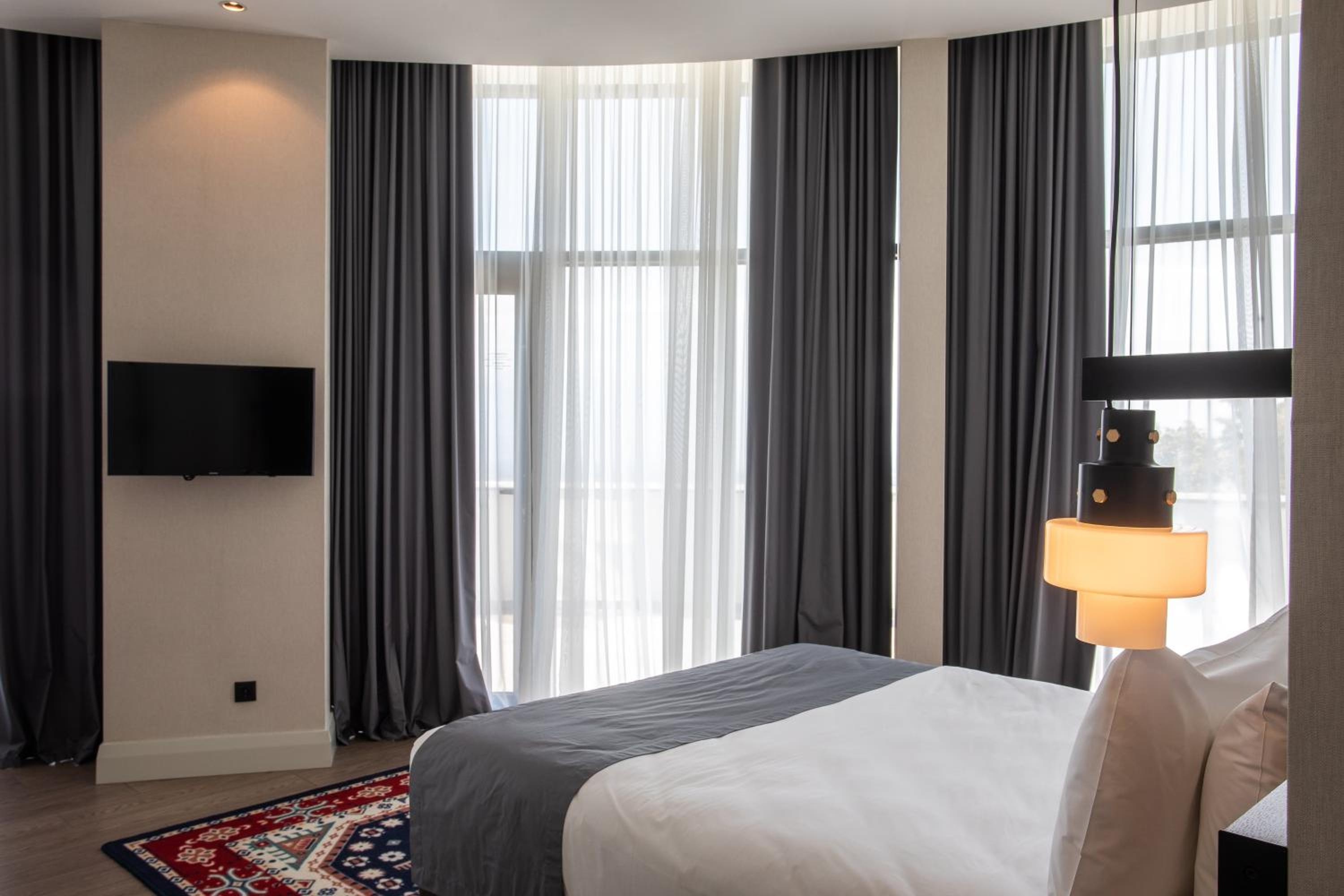 Standard Queen Room - Photo 8