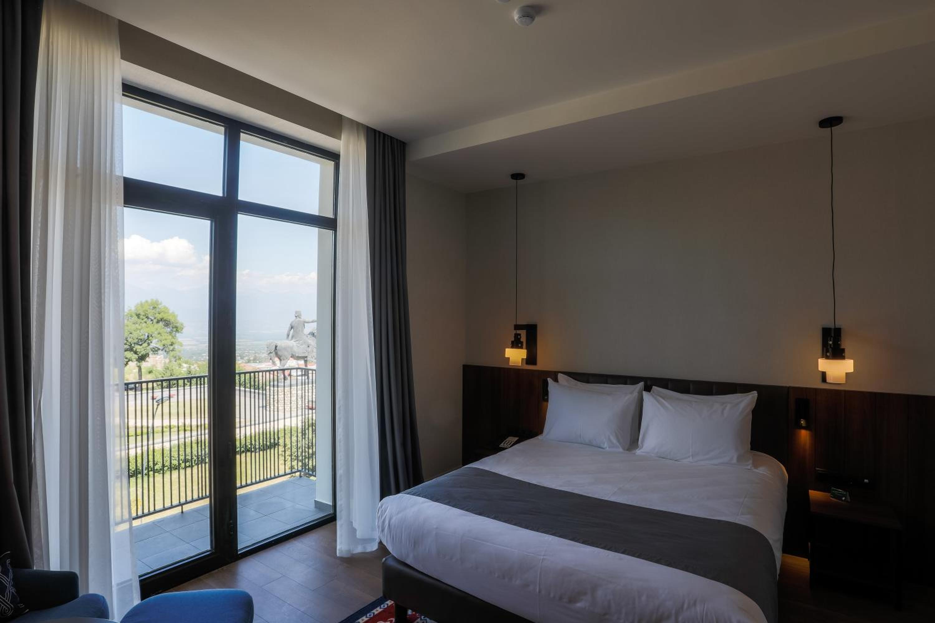 Standard Queen Room - Photo 4