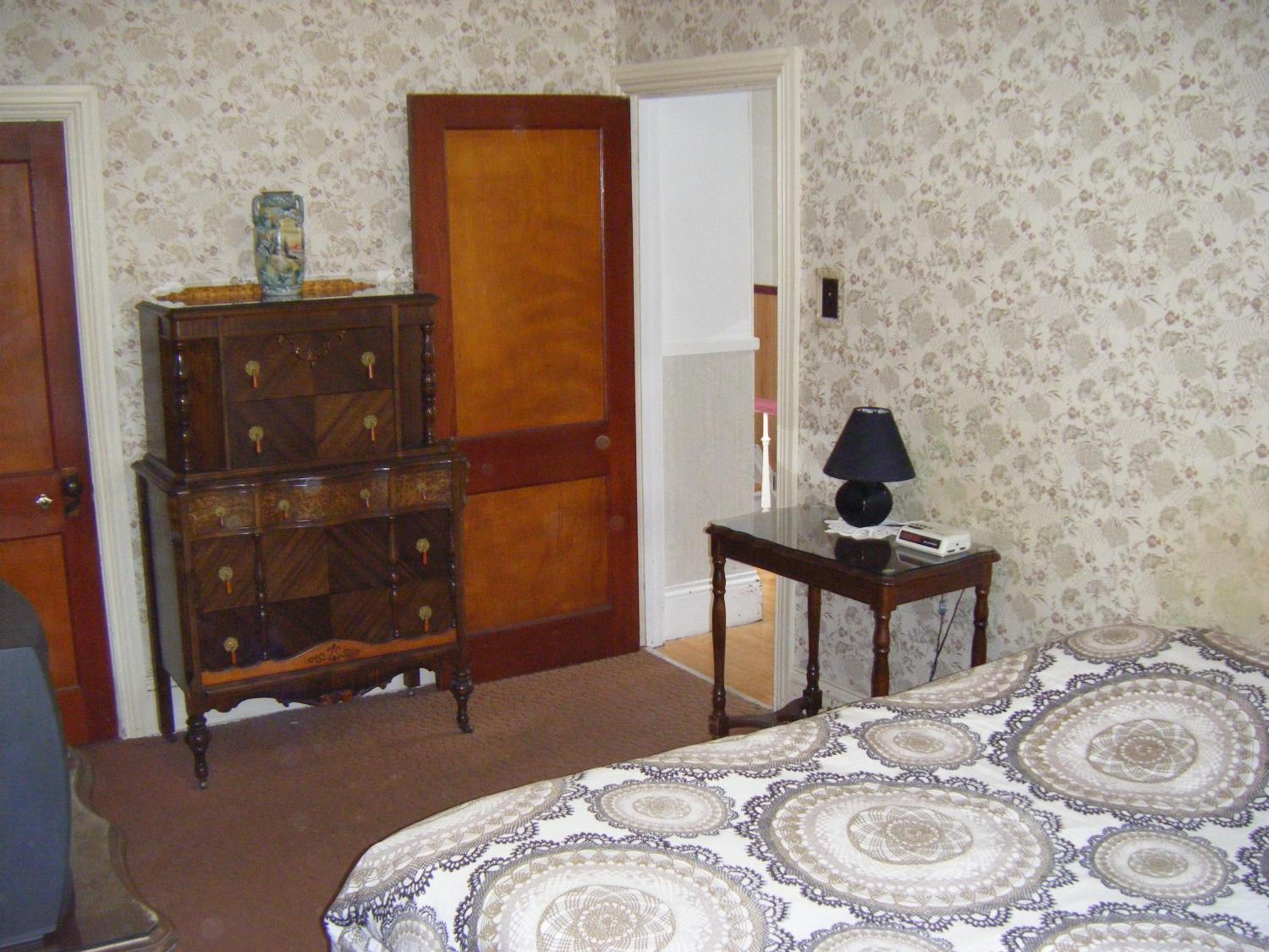 King or Twin Room with Shared Bathroom photo 2
