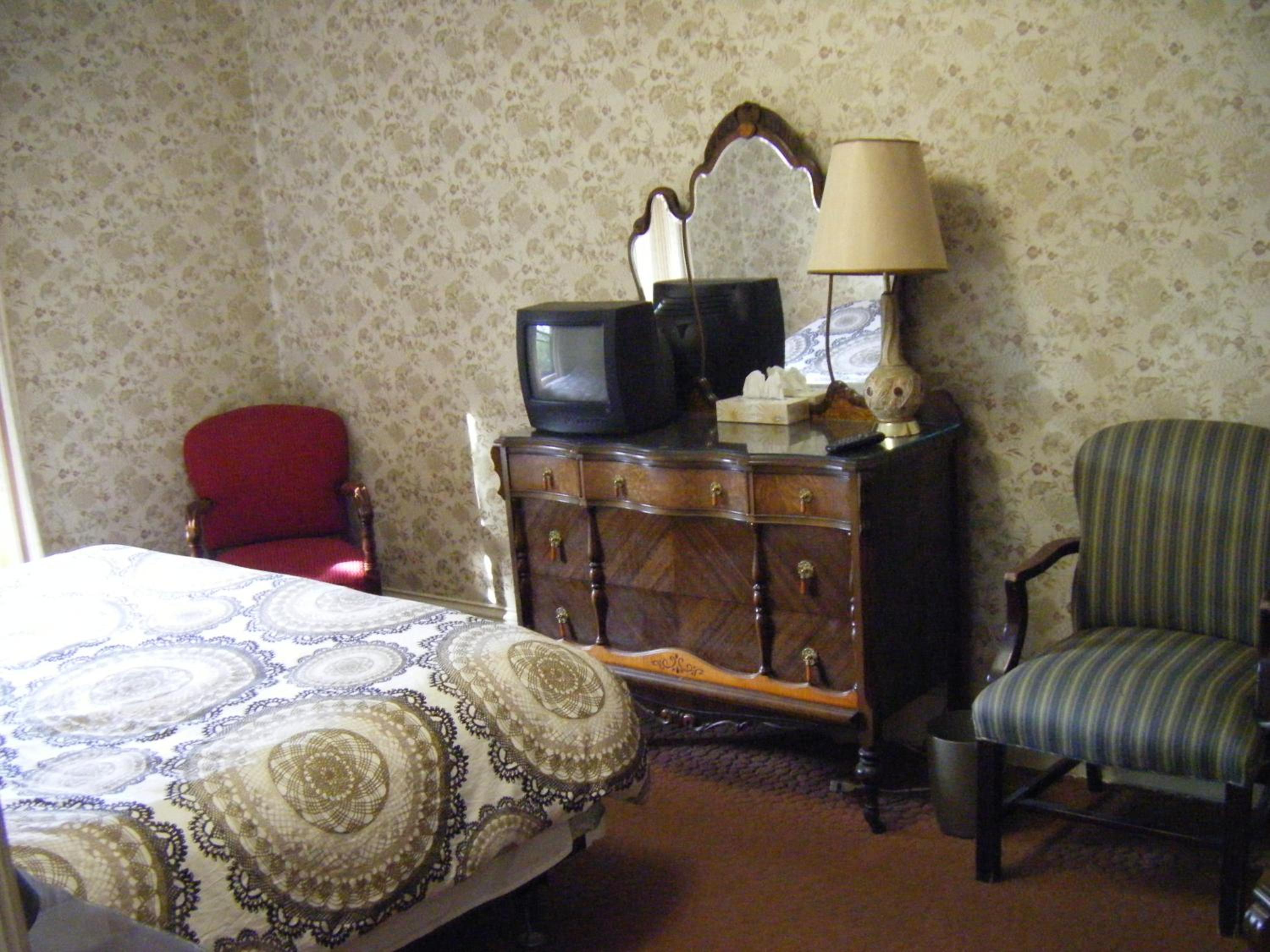 King or Twin Room with Shared Bathroom photo 3