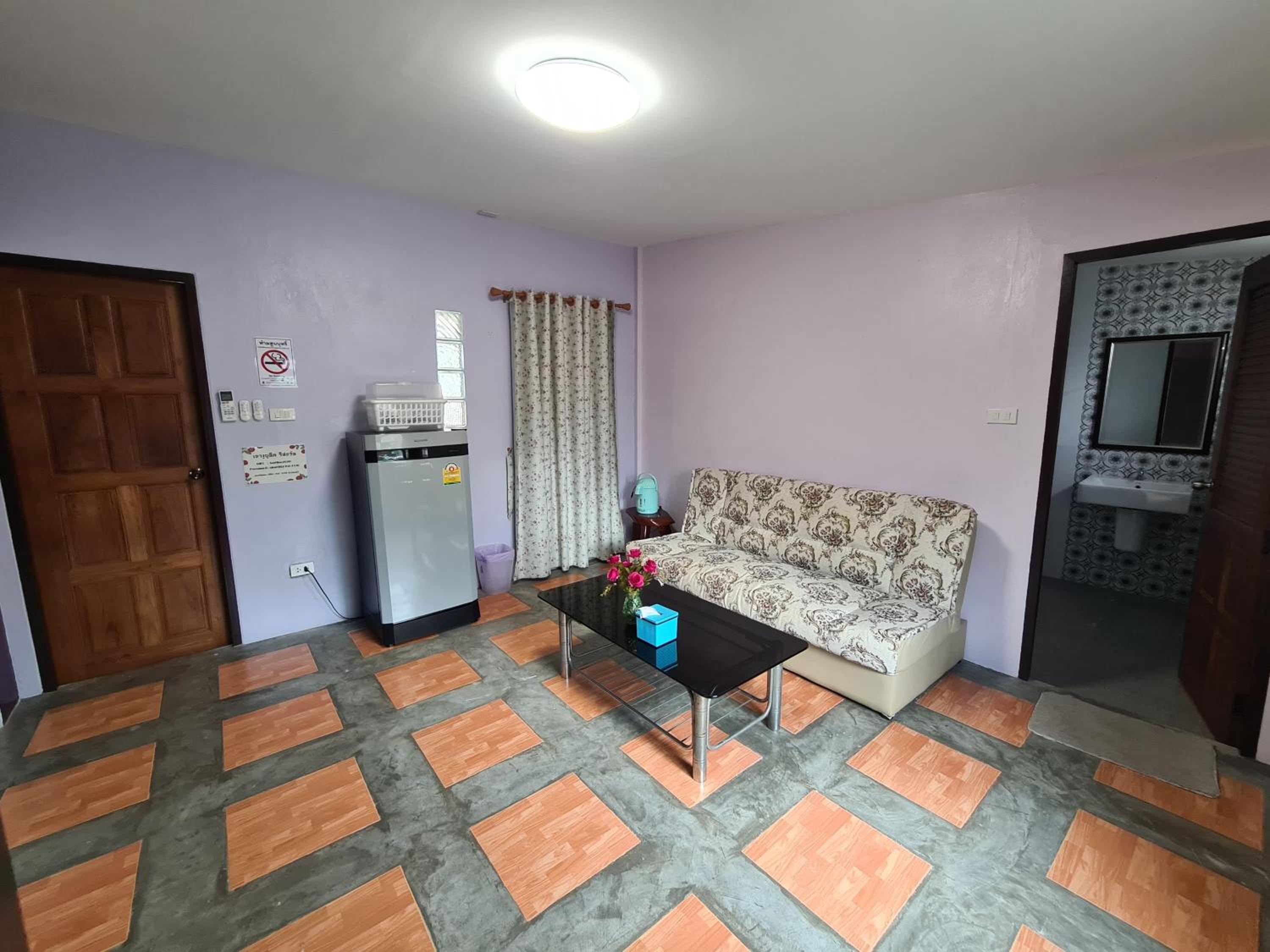 Deluxe Room (2 Adults + 1 Child) - Photo 1