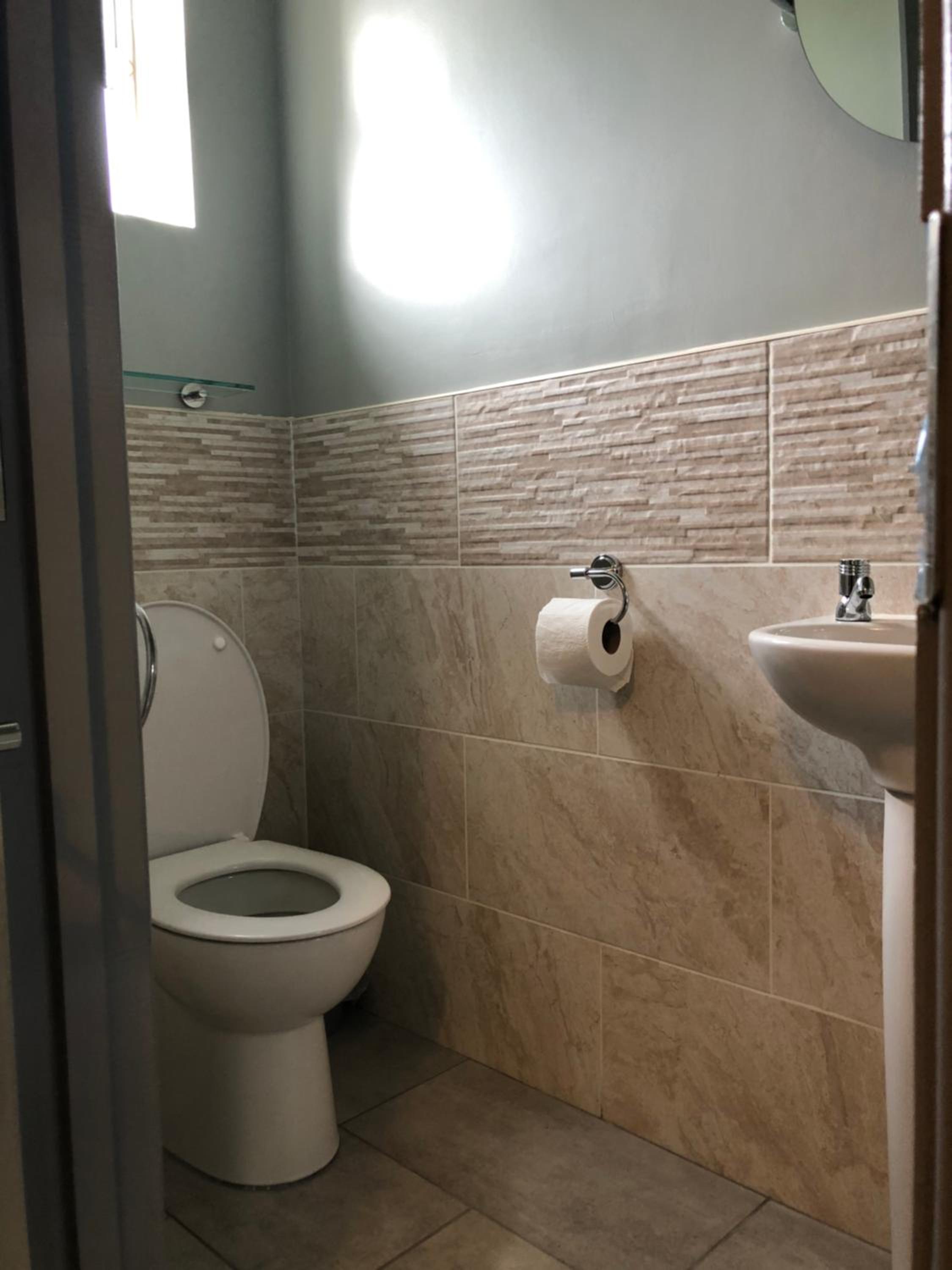 Standard Single Room with Shower photo 3