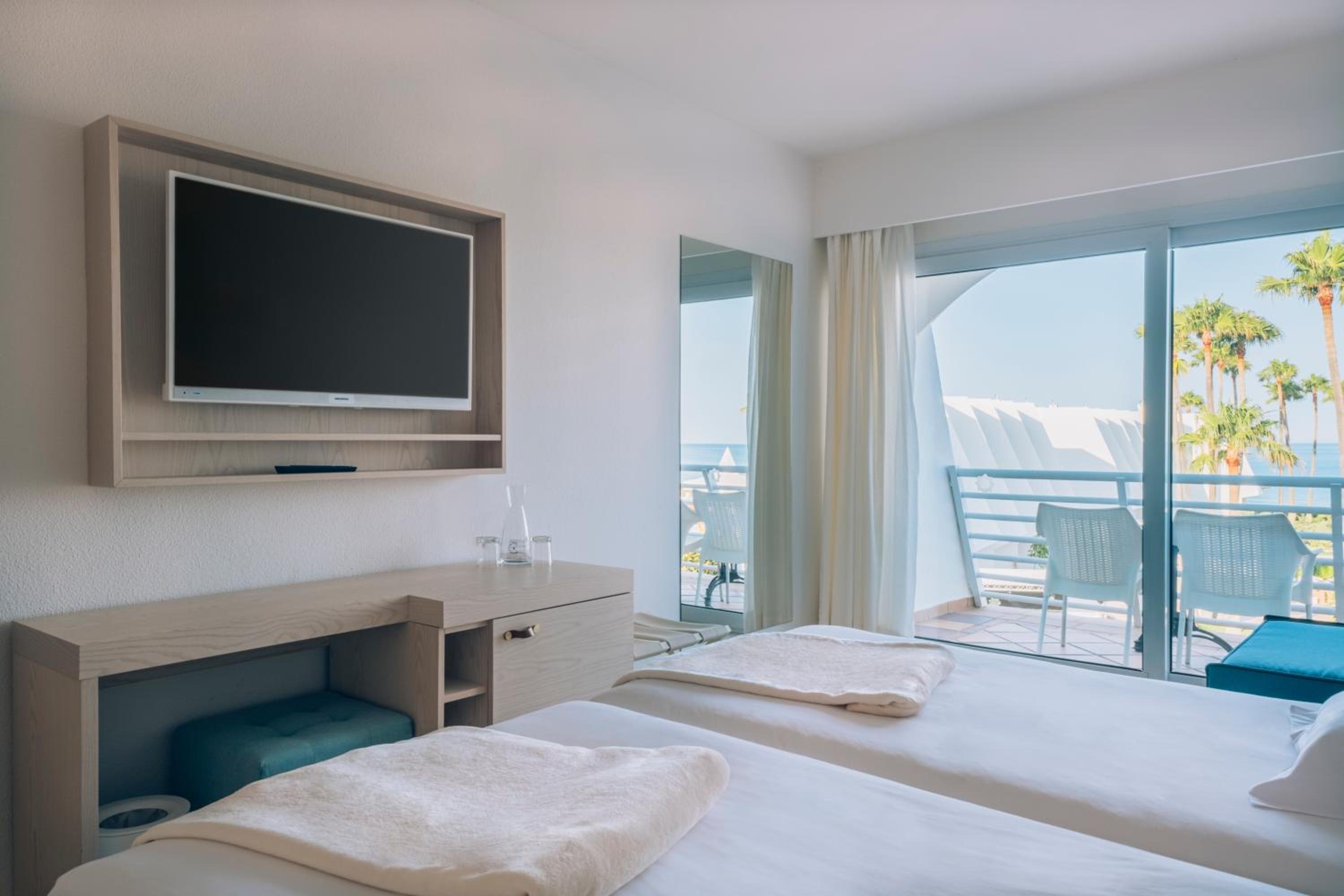 Double Room with Sea View - Photo 4