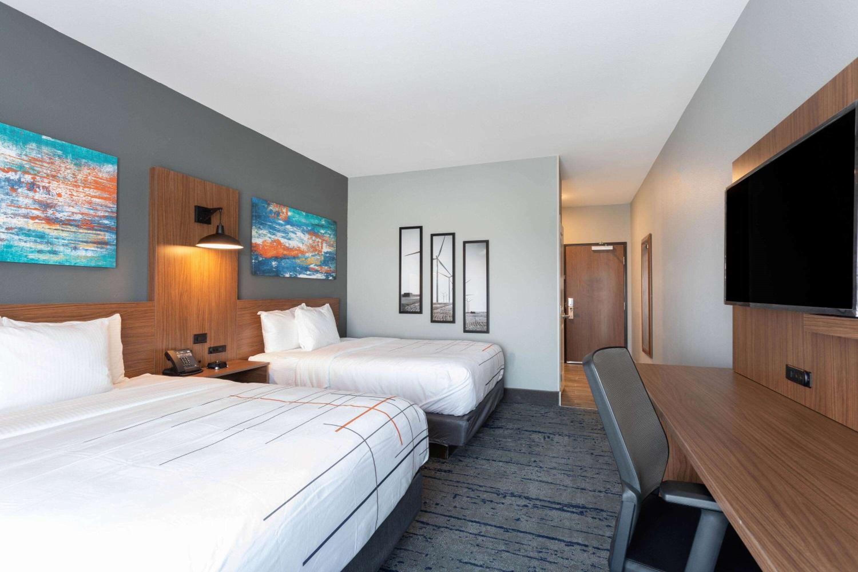 Queen Room with Two Queen Beds - Hearing Impaired Access/Non-Smoking - Photo 2
