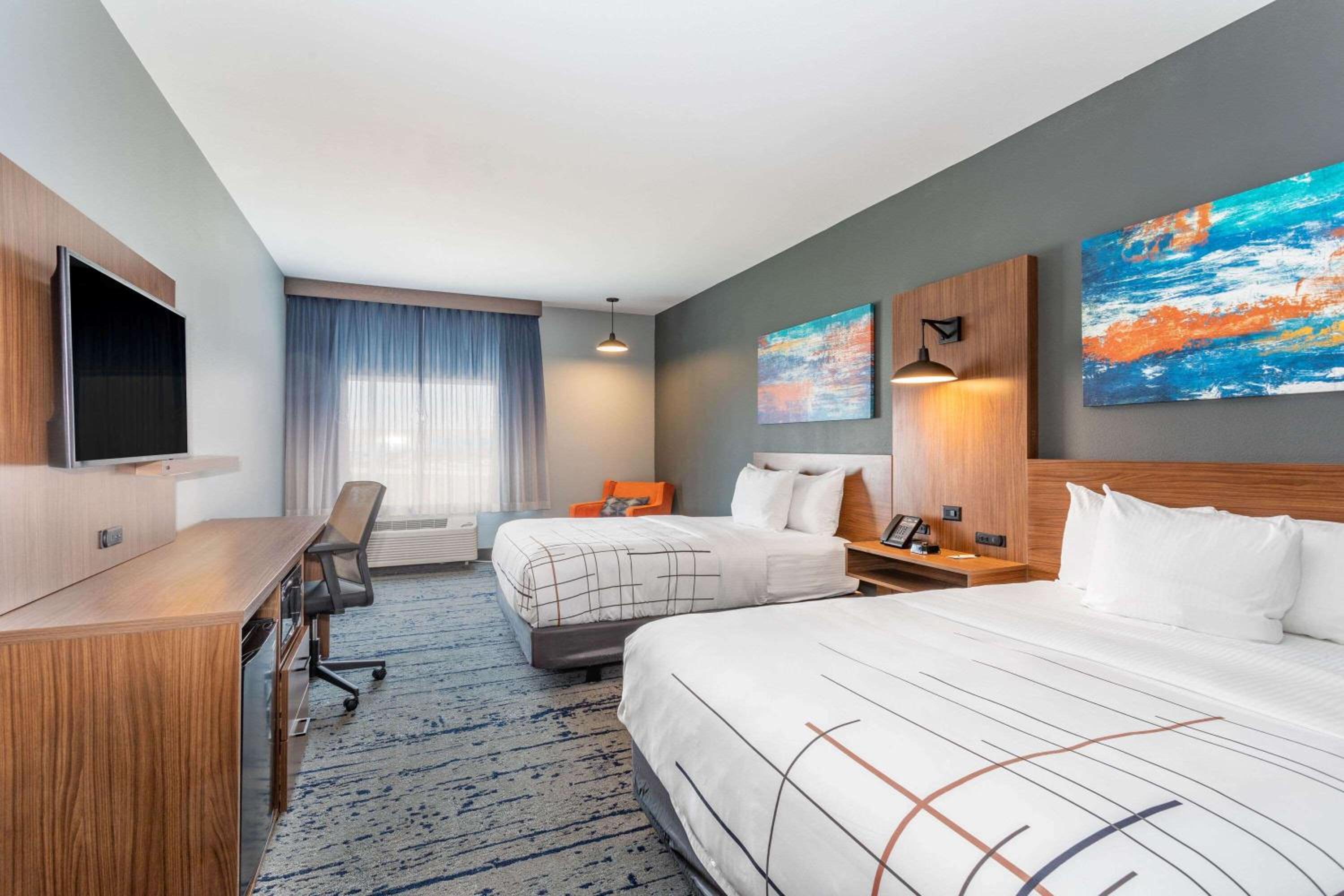 Queen Room with Two Queen Beds - Mobility Access/Non-Smoking - Photo 2