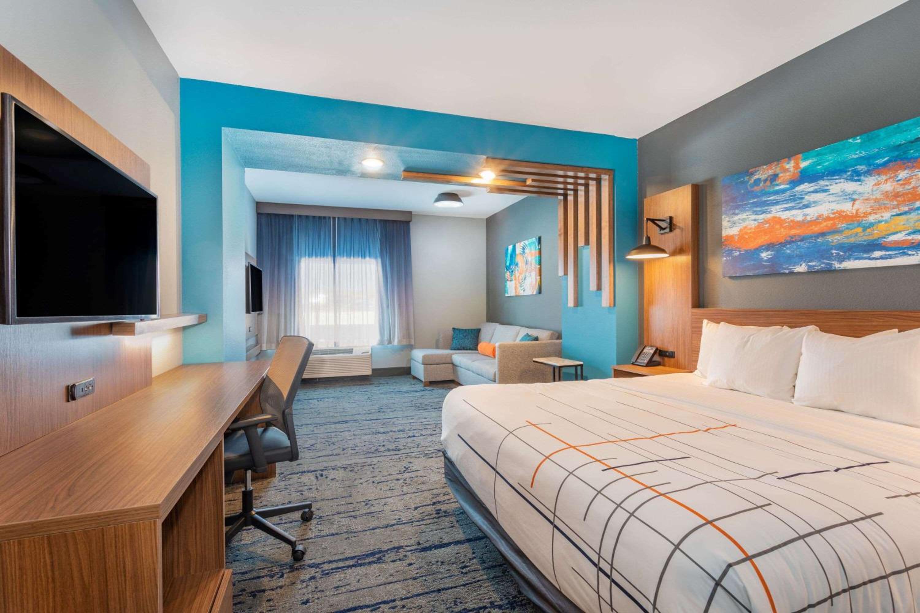 King Suite - Non-Smoking - Photo 1