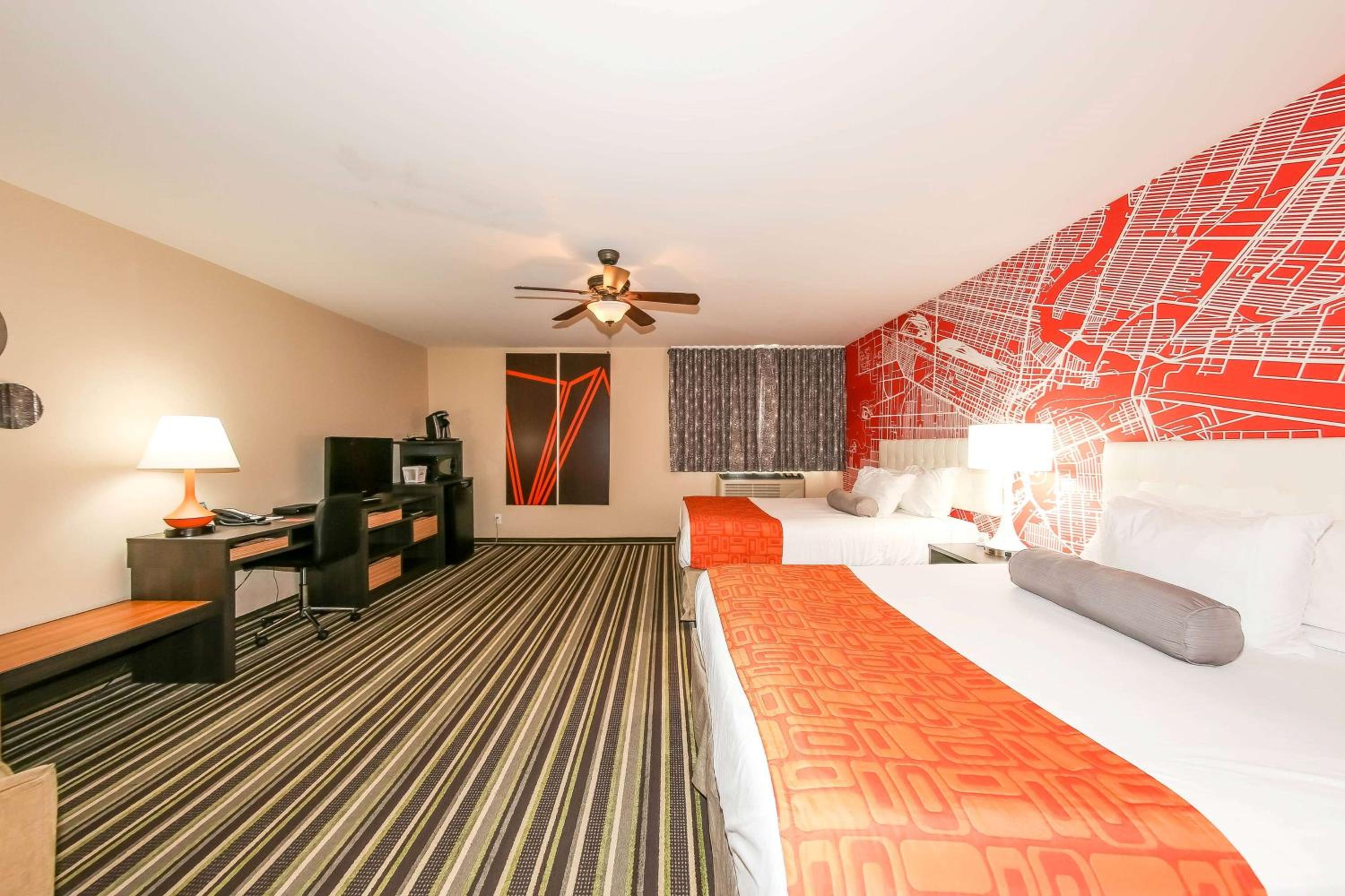 Queen Room with Two Queen Beds - Second Floor/Non-Smoking - Photo 1
