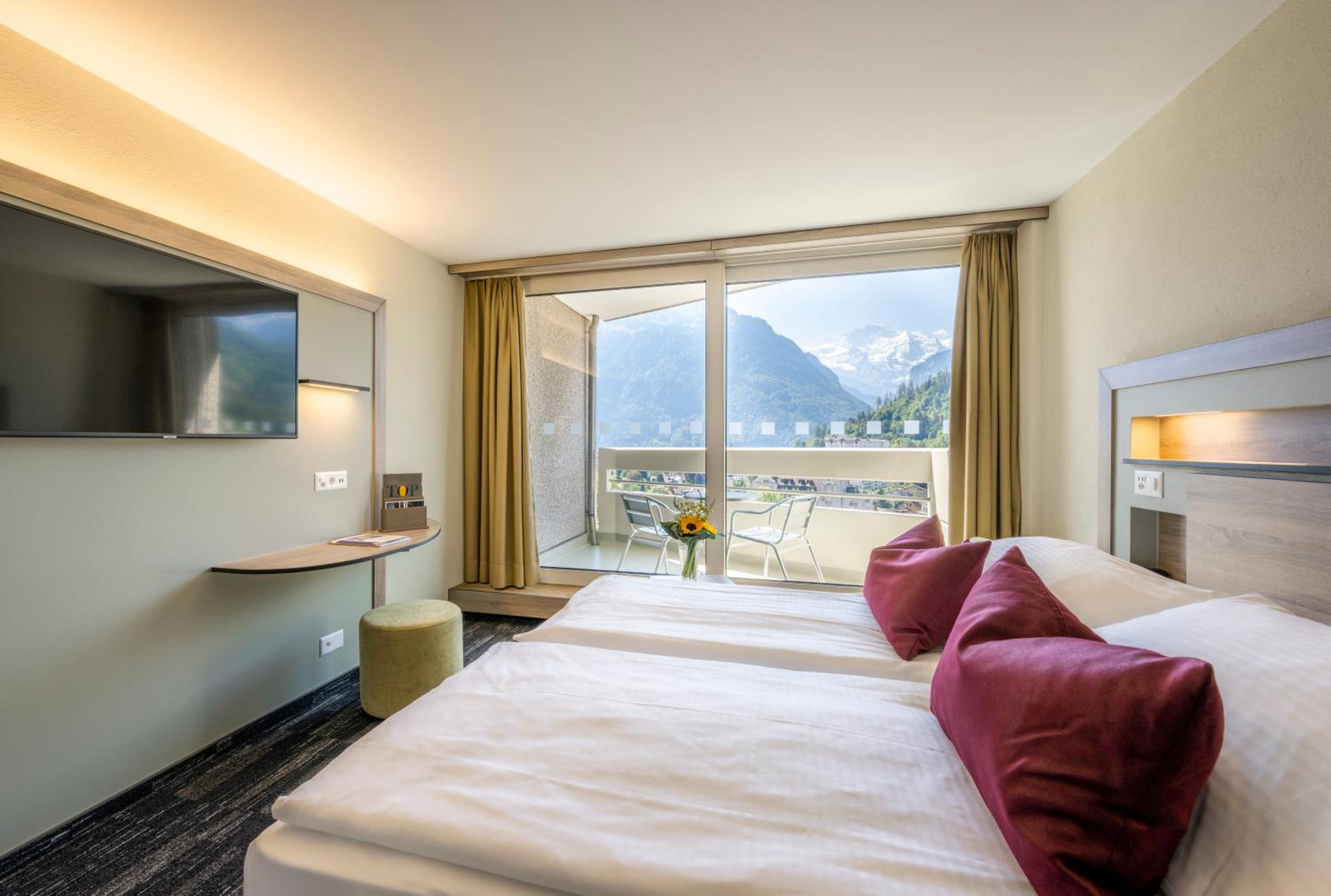 Deluxe Double Room - Queen Bed - Photo 2