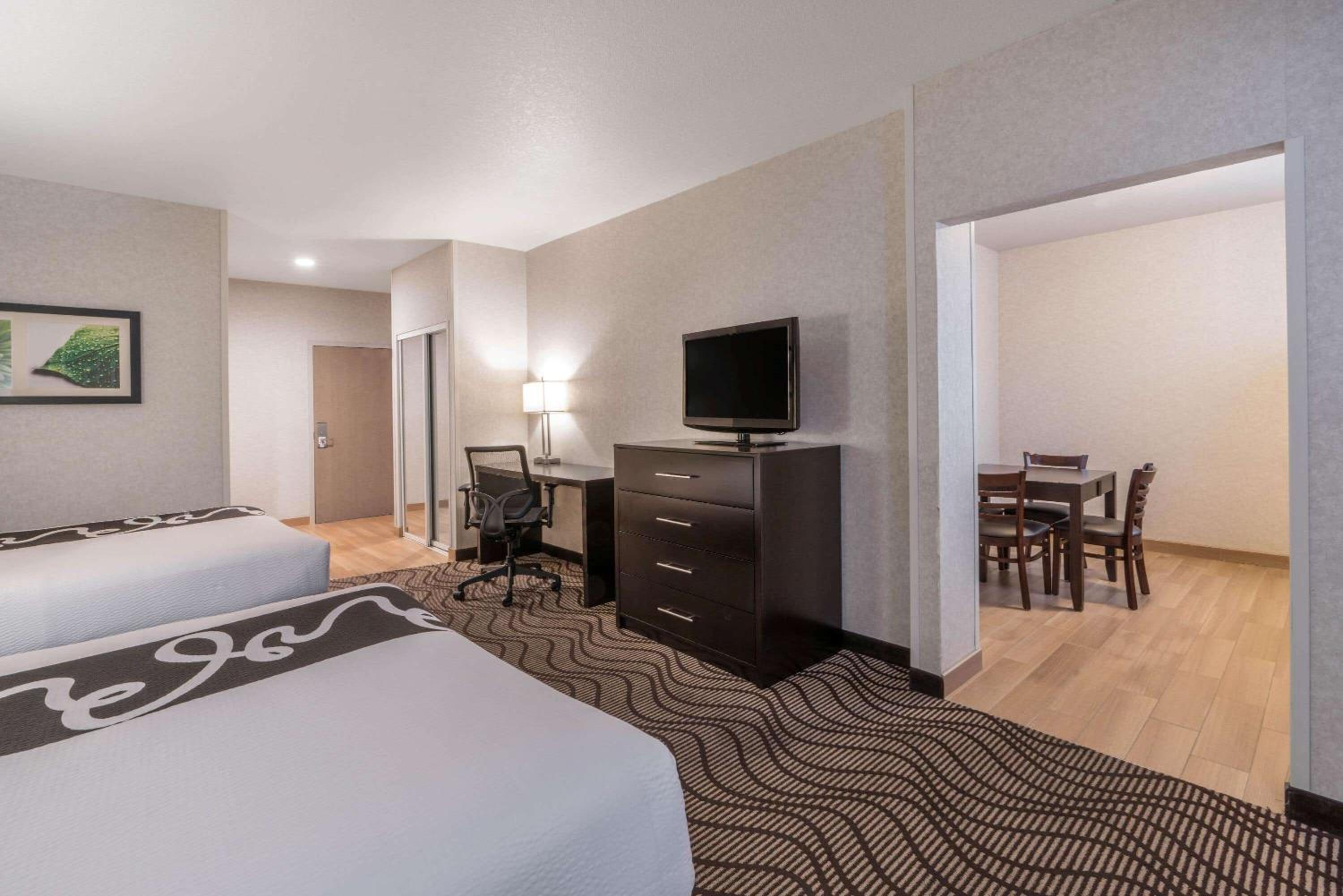 Studio Suite with Two Queen Beds & Kitchenette - Non-Smoking - Photo 1