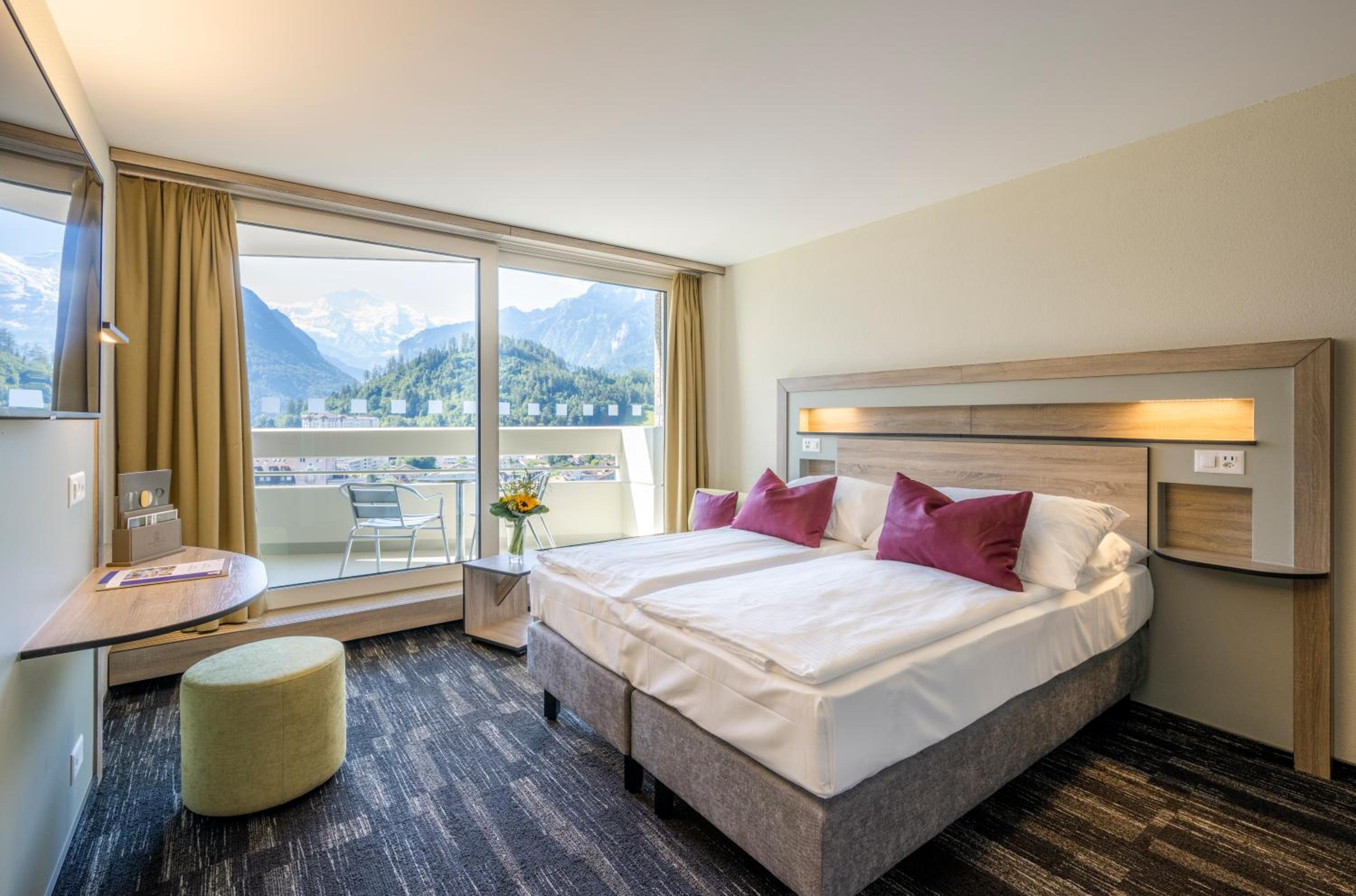 Deluxe Double Room - Queen Bed - Photo 1