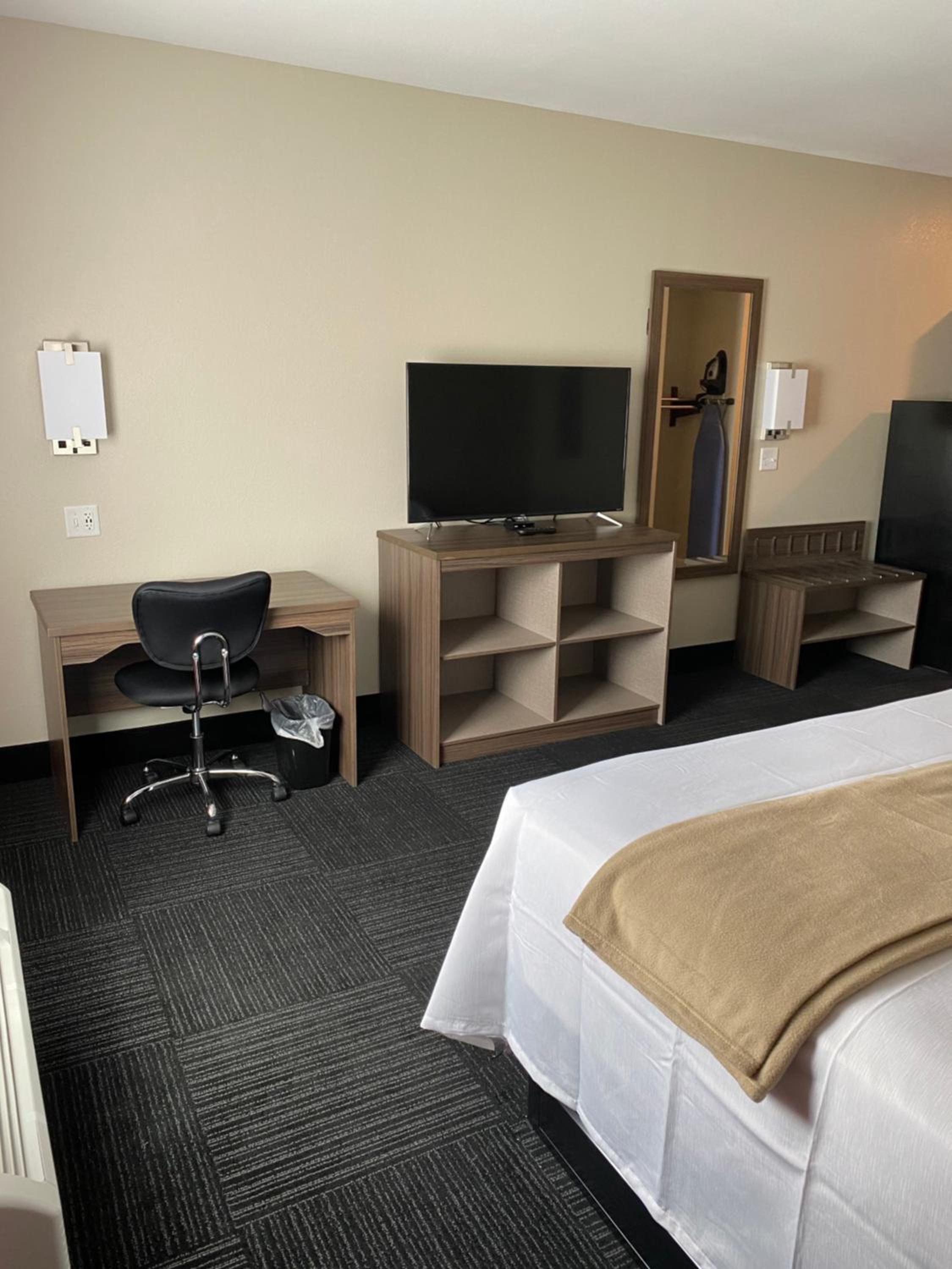 King Suite - Photo 3