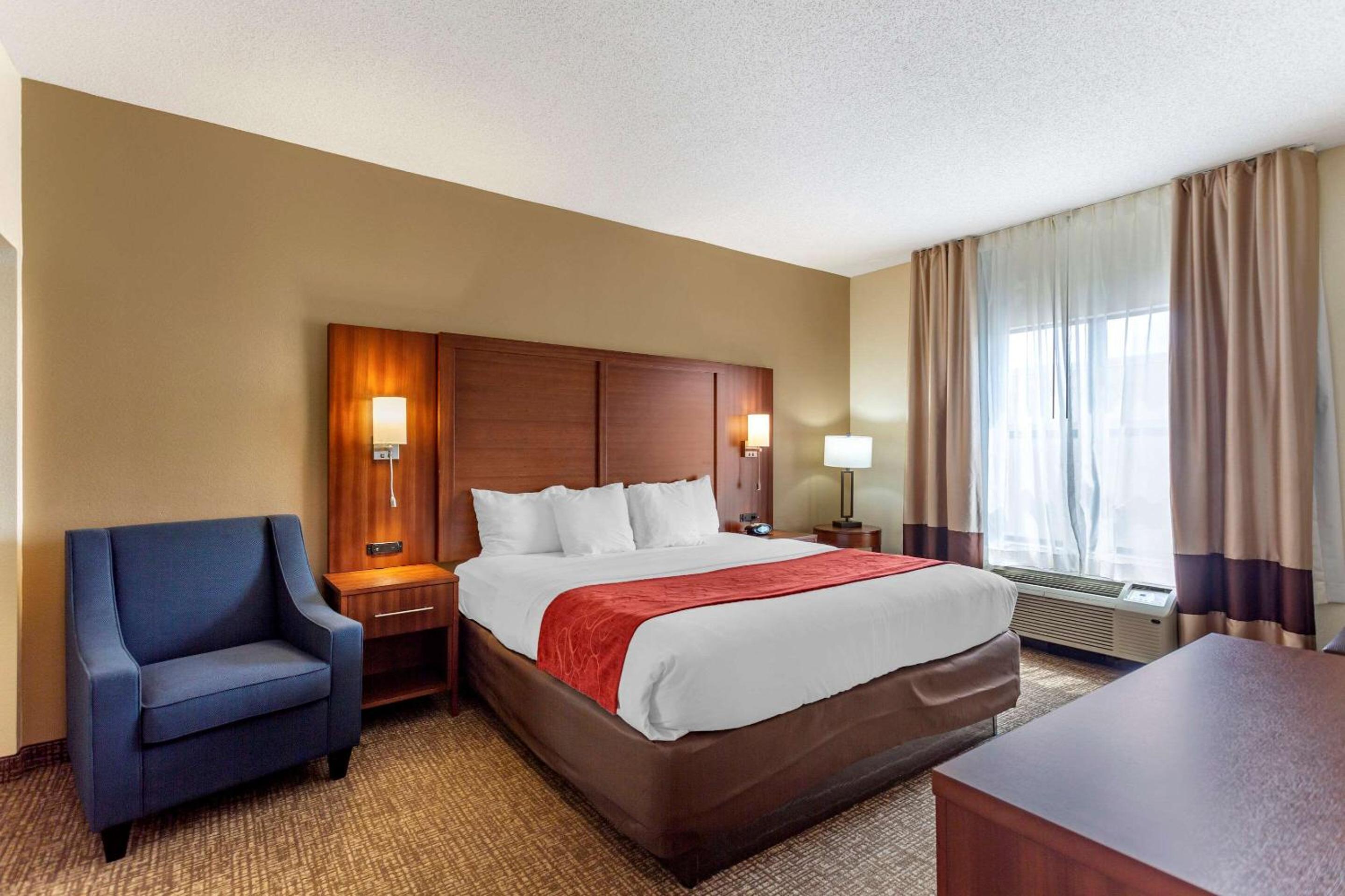 King Suite - Non-Smoking - Photo 1