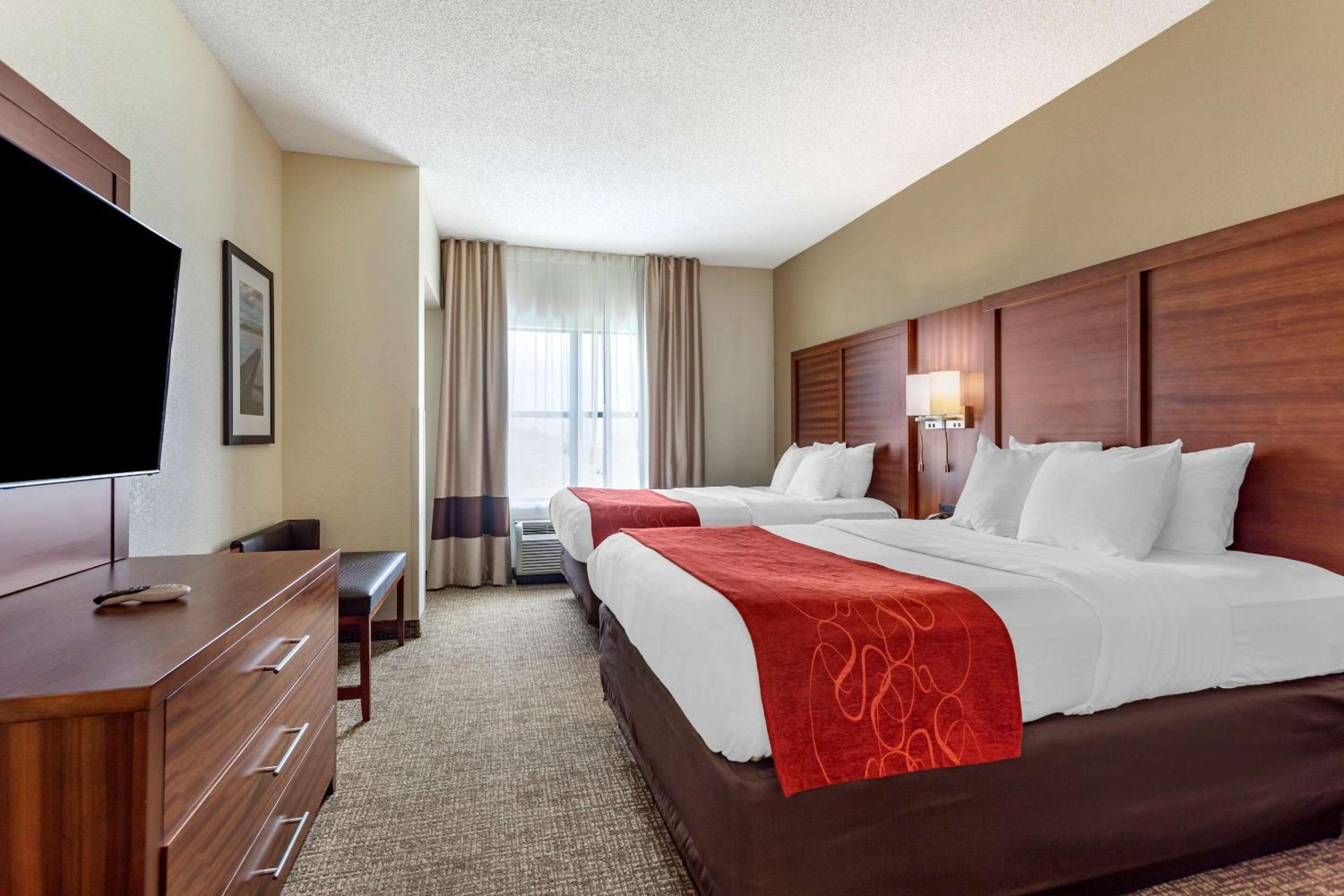 Queen Suite with Two Queen Beds - Non-Smoking - Photo 1
