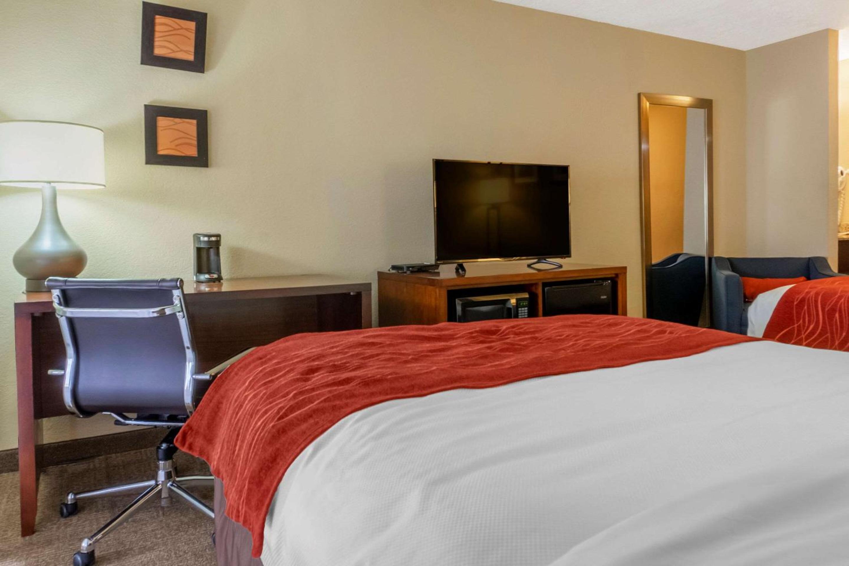 Double Room with Two Double Beds and View - Non-Smoking - Photo 3