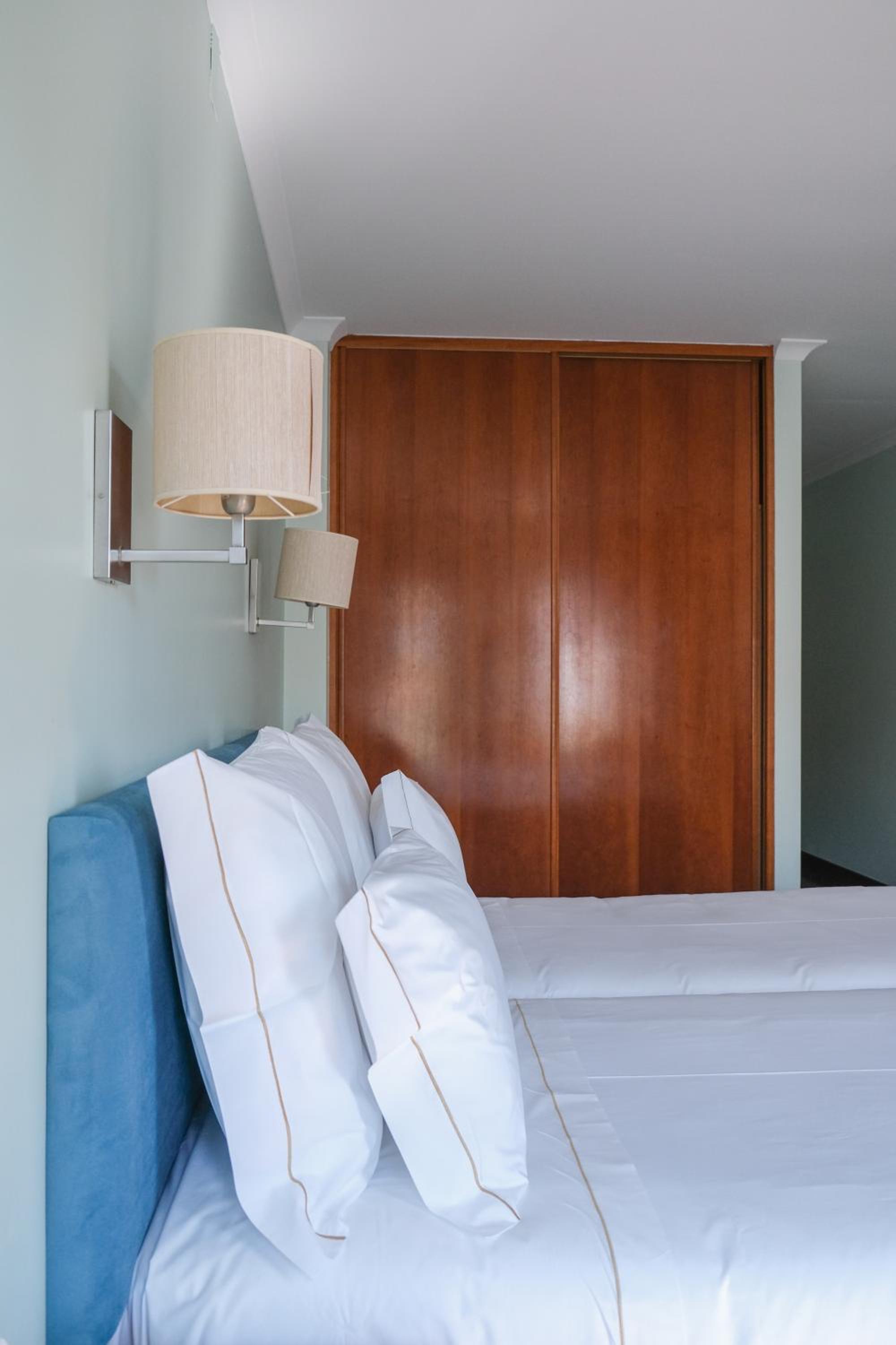 Double or Twin Room with River View - Photo 8