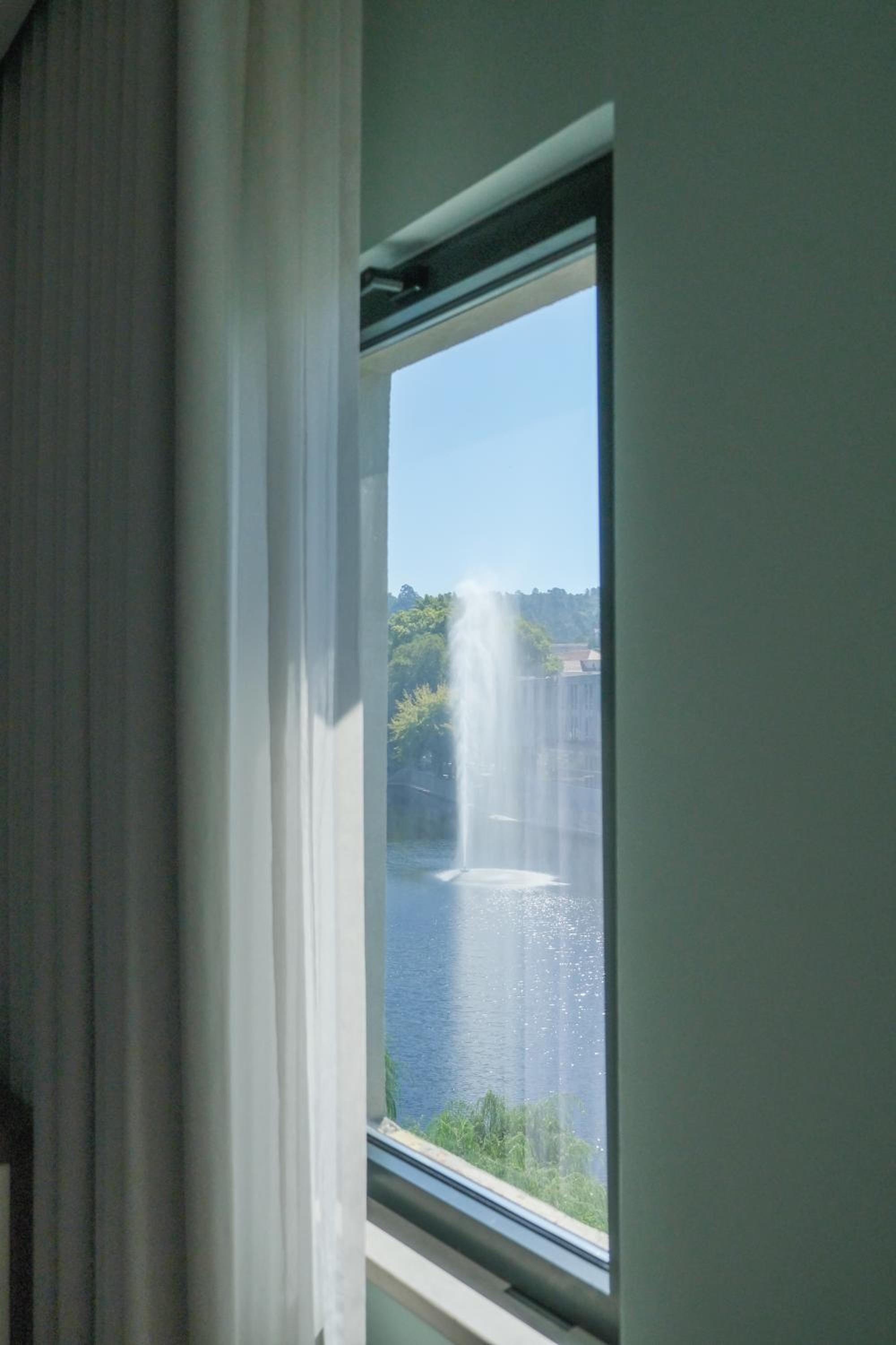 Double or Twin Room with River View - Photo 5
