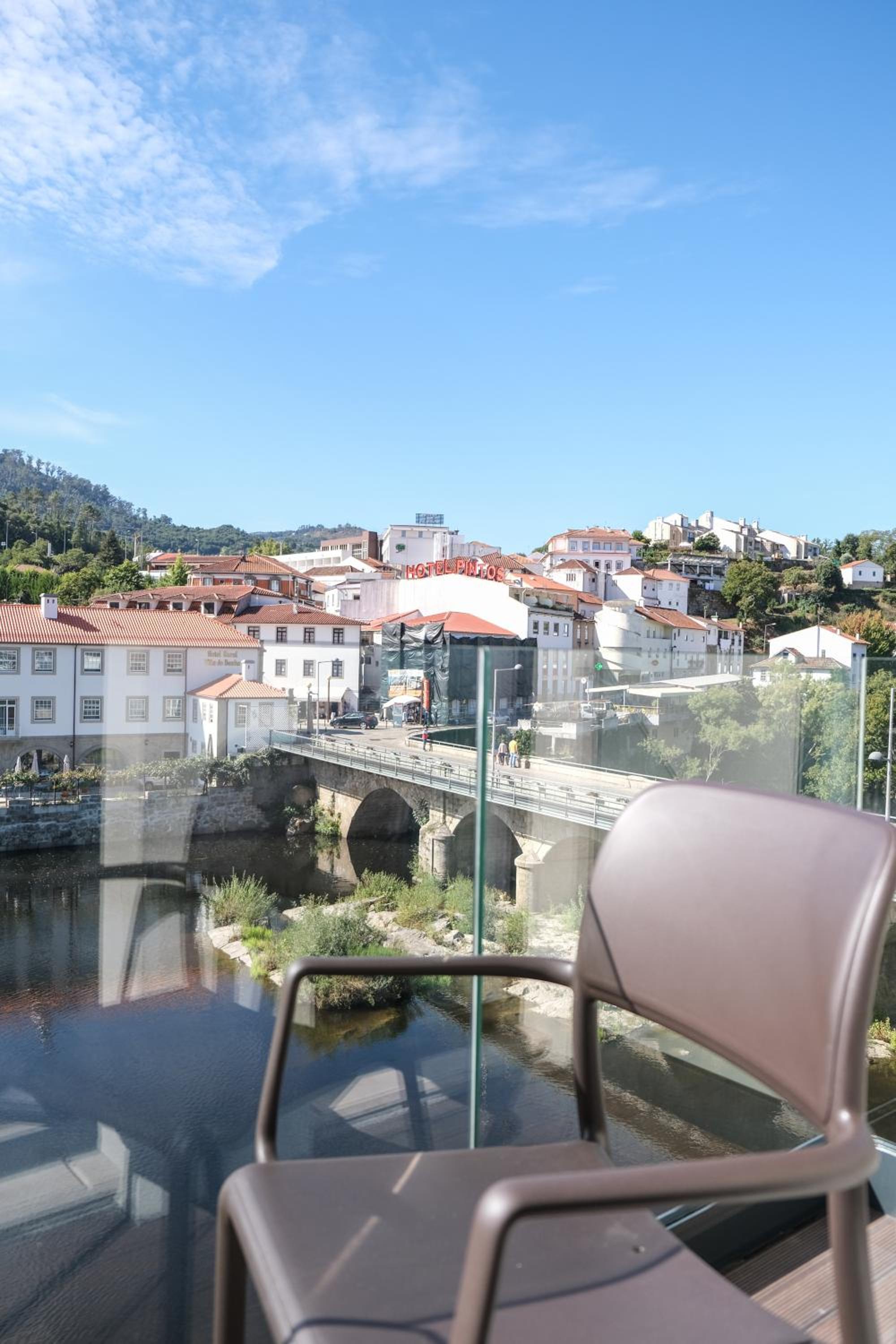 Double or Twin Room with River View - Photo 2