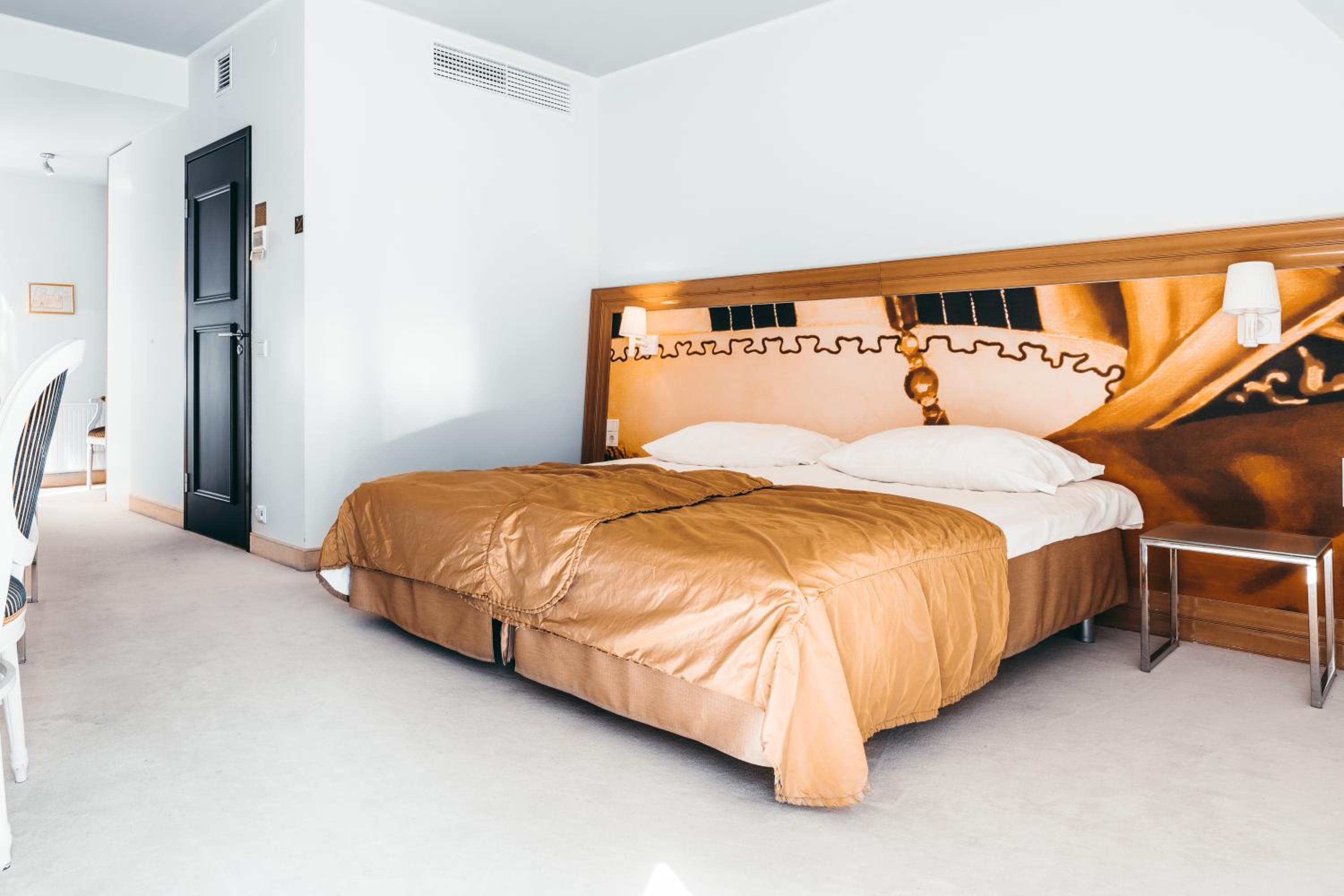 Modern Deluxe Room - Photo 3