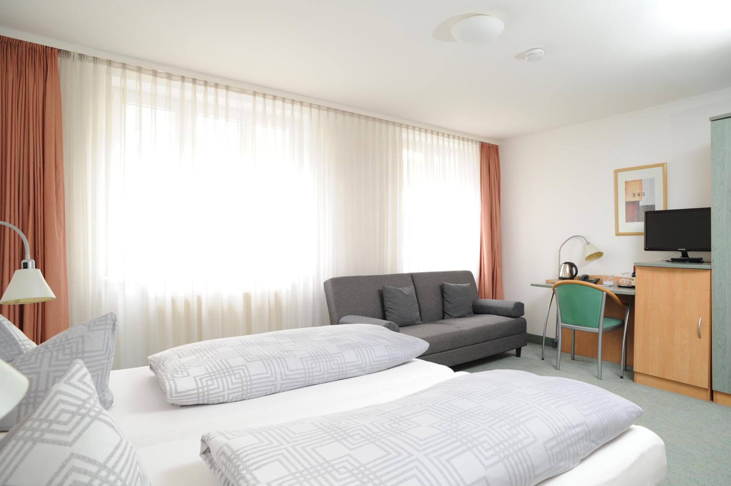 Double Room - Photo 6