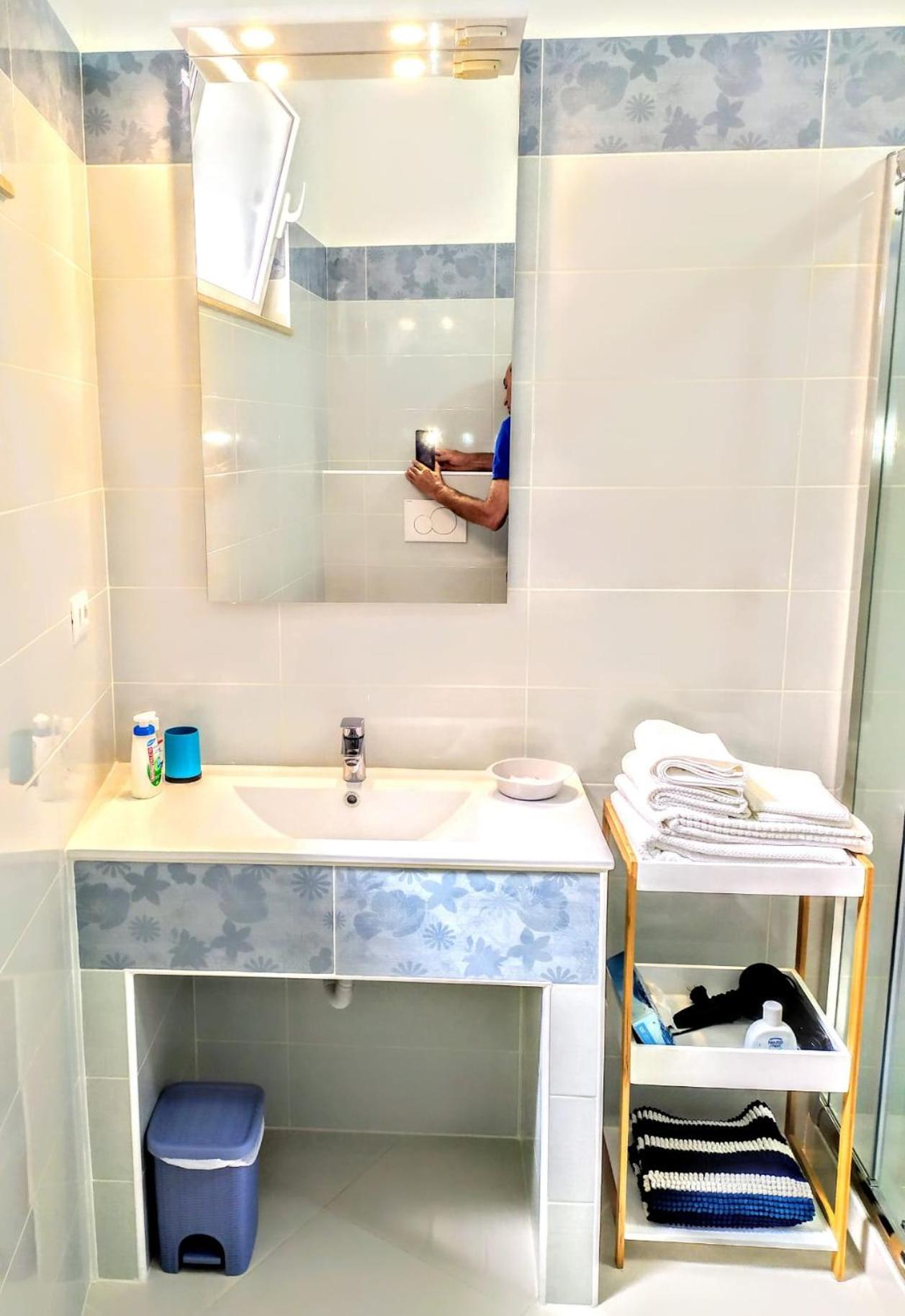 Chambre Double ou Lits Jumeaux avec Salle de Bains