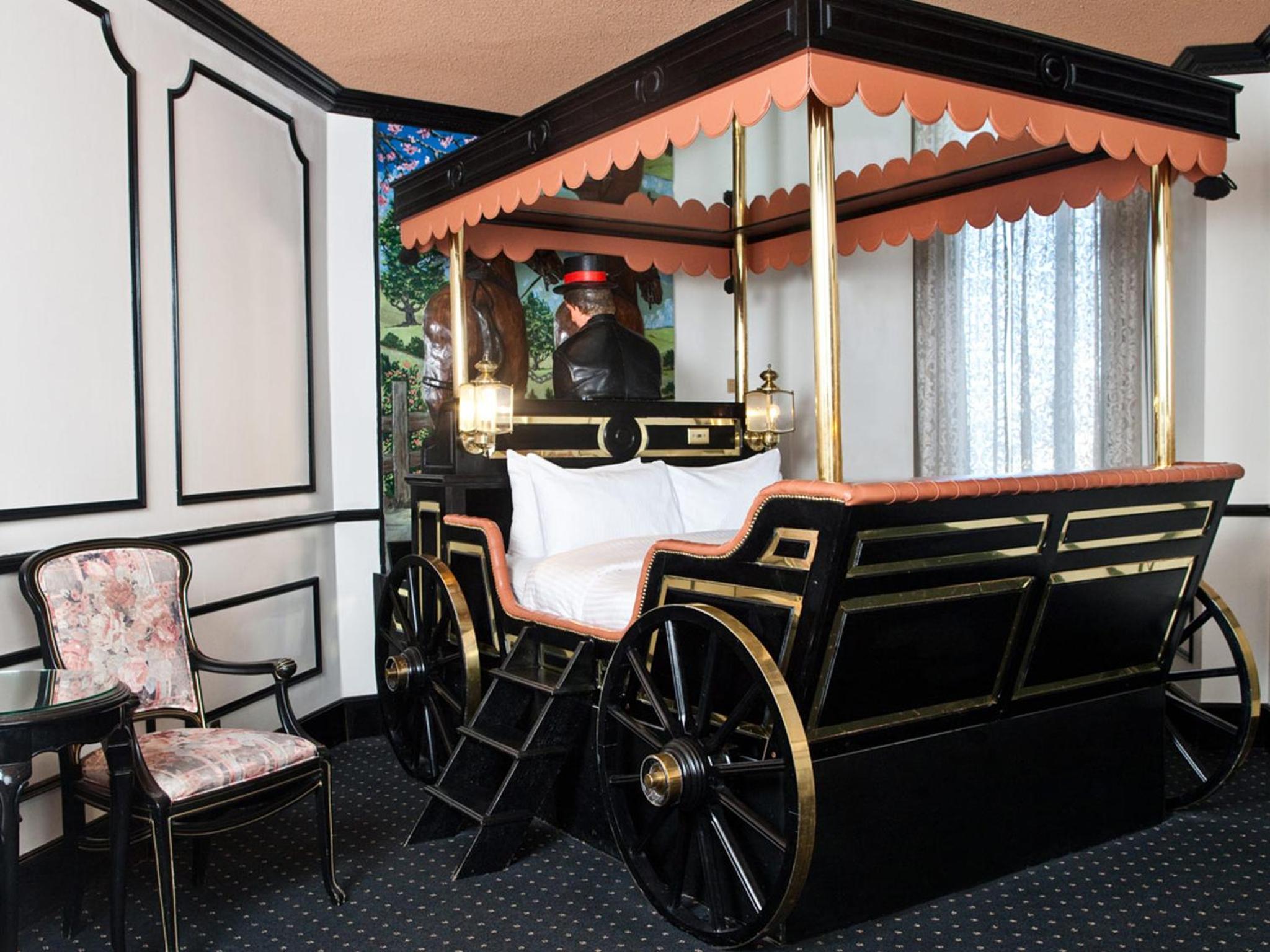 Victorian Coach Theme - Photo 1