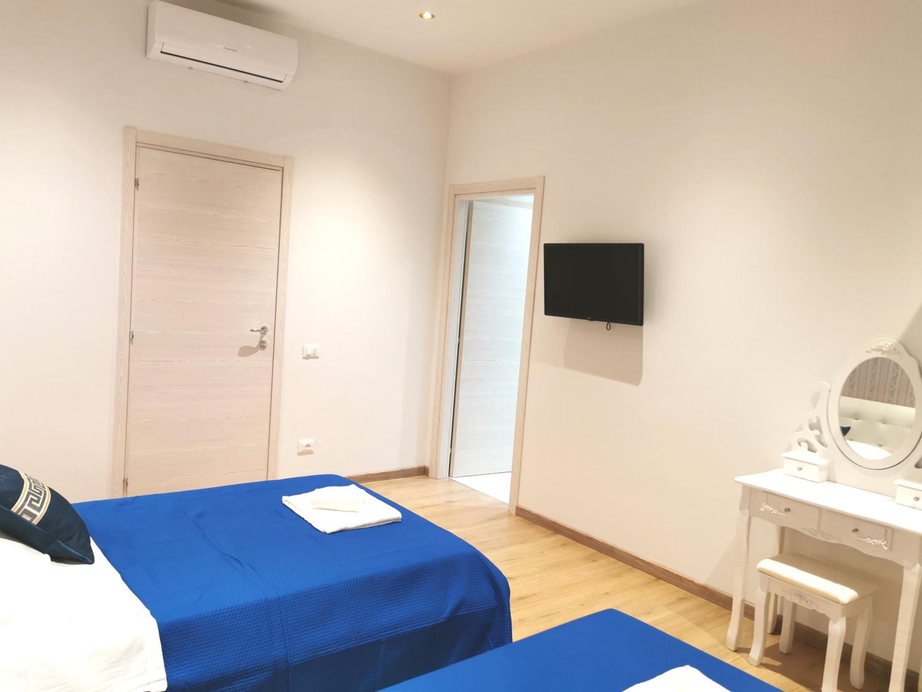 Standard Twin Room - Photo 5