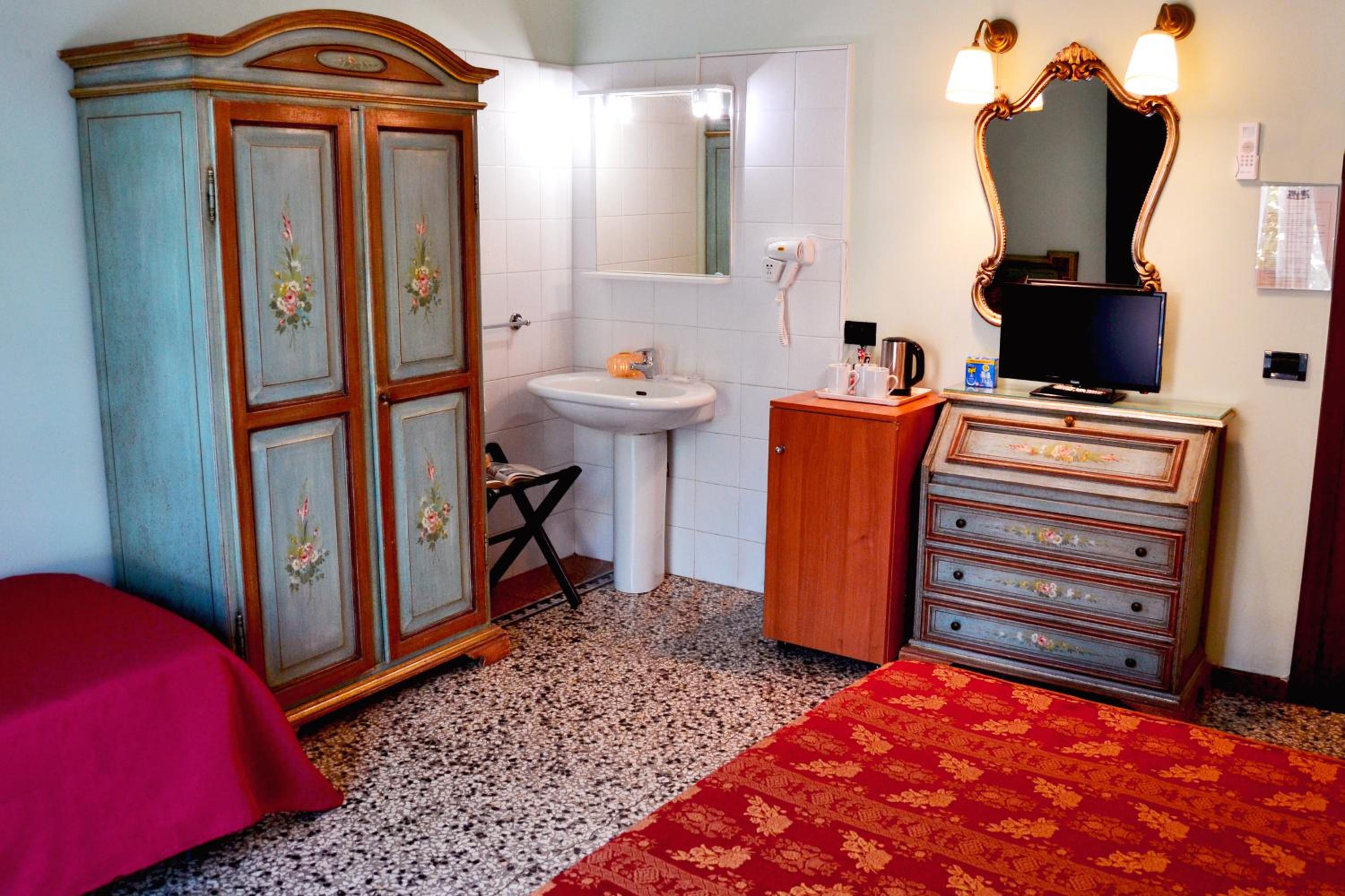 Triple Room with Shared Bathroom photo 1