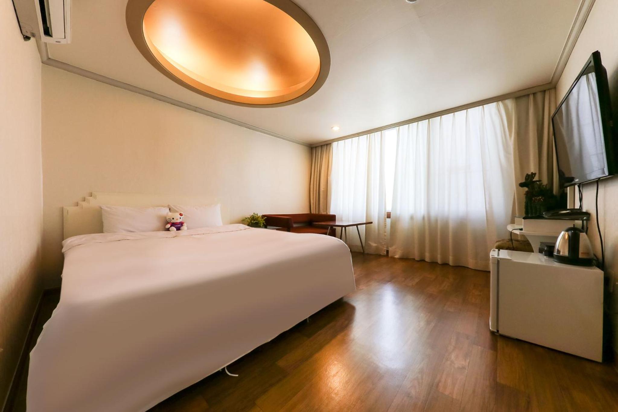 Double Room with Partial Sea View photo 3