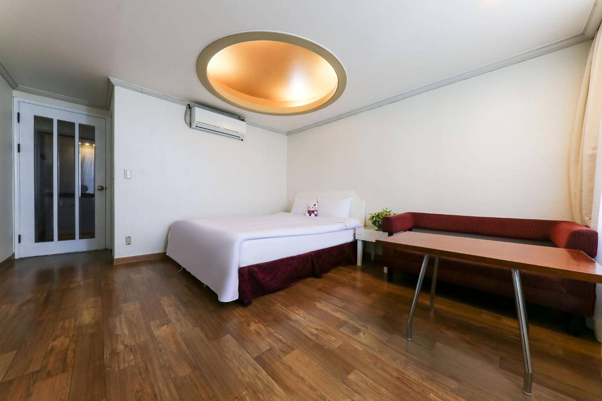 Double Room with Partial Sea View photo 2