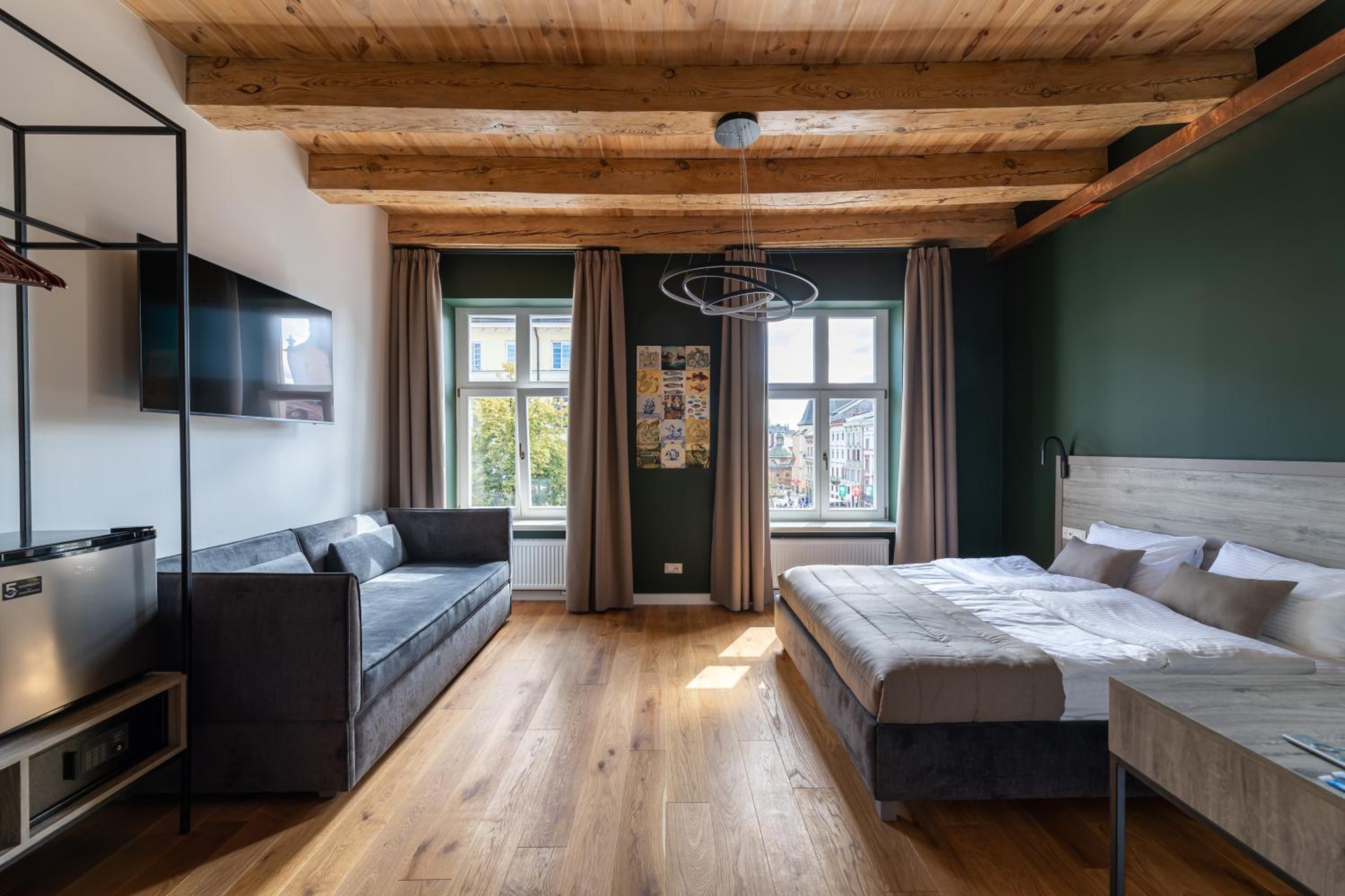 Large Double Room with City View photo 1