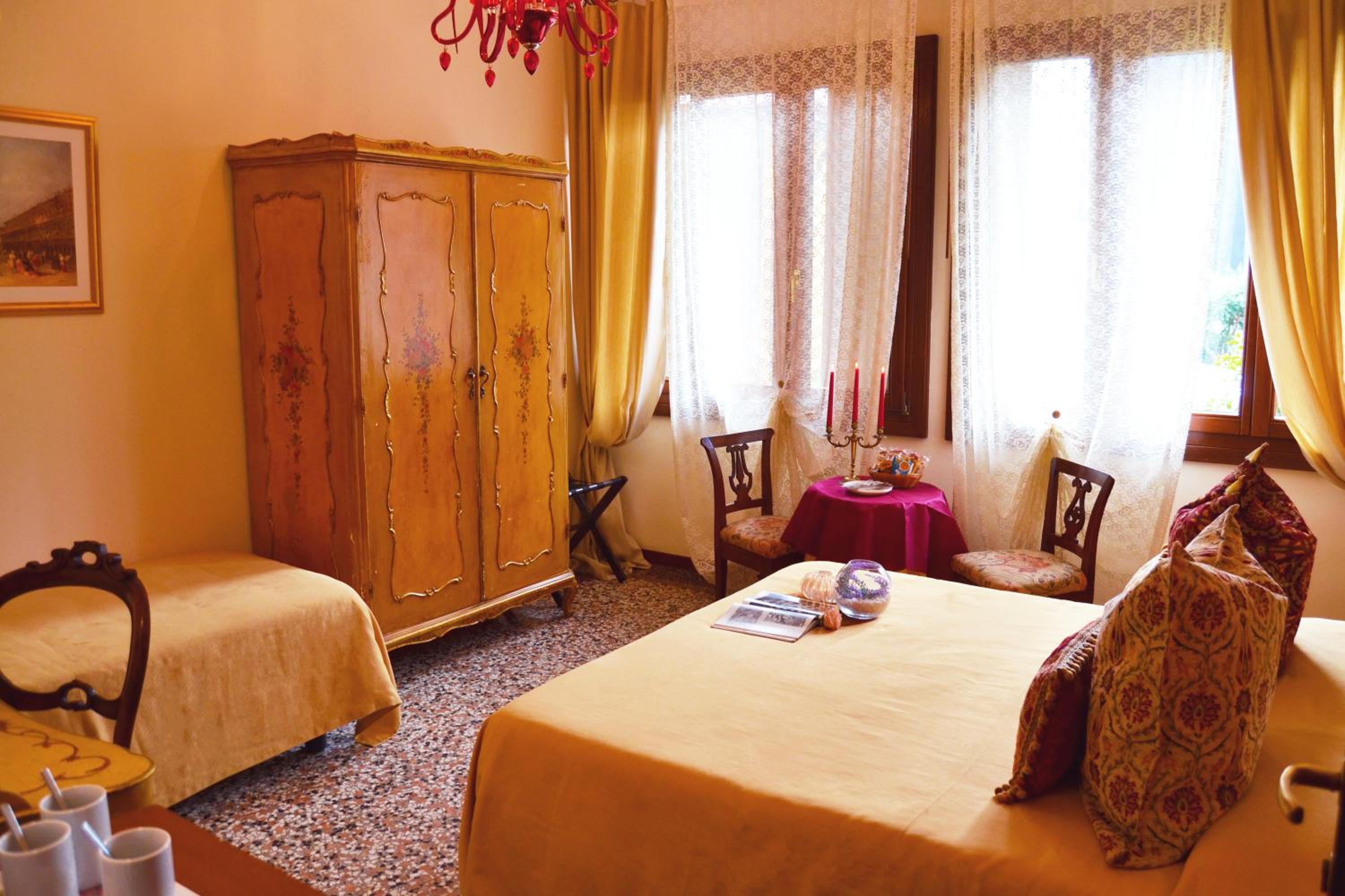 Triple Room with Shared Bathroom photo 1