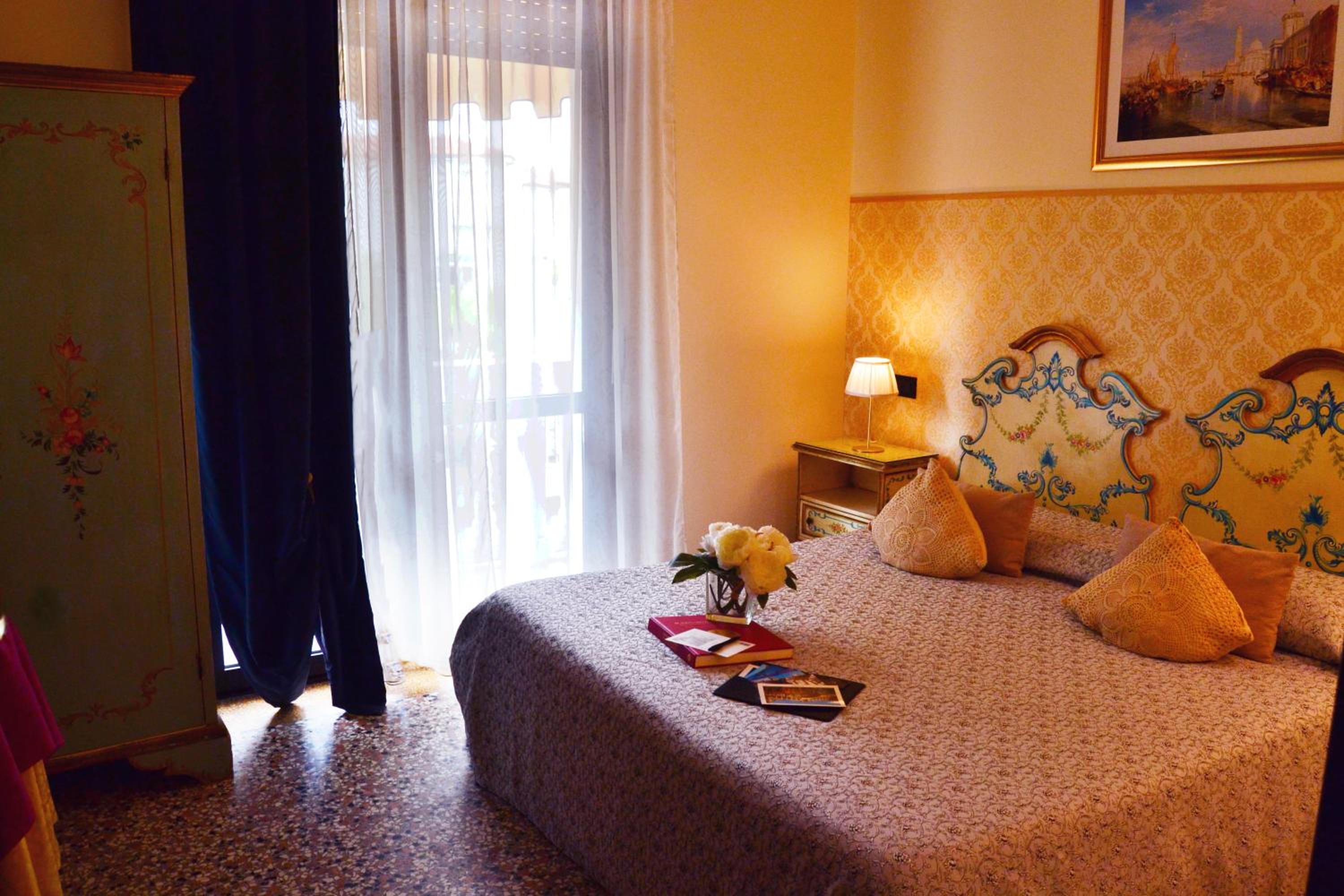 Double Room with Private External Bathroom photo 1