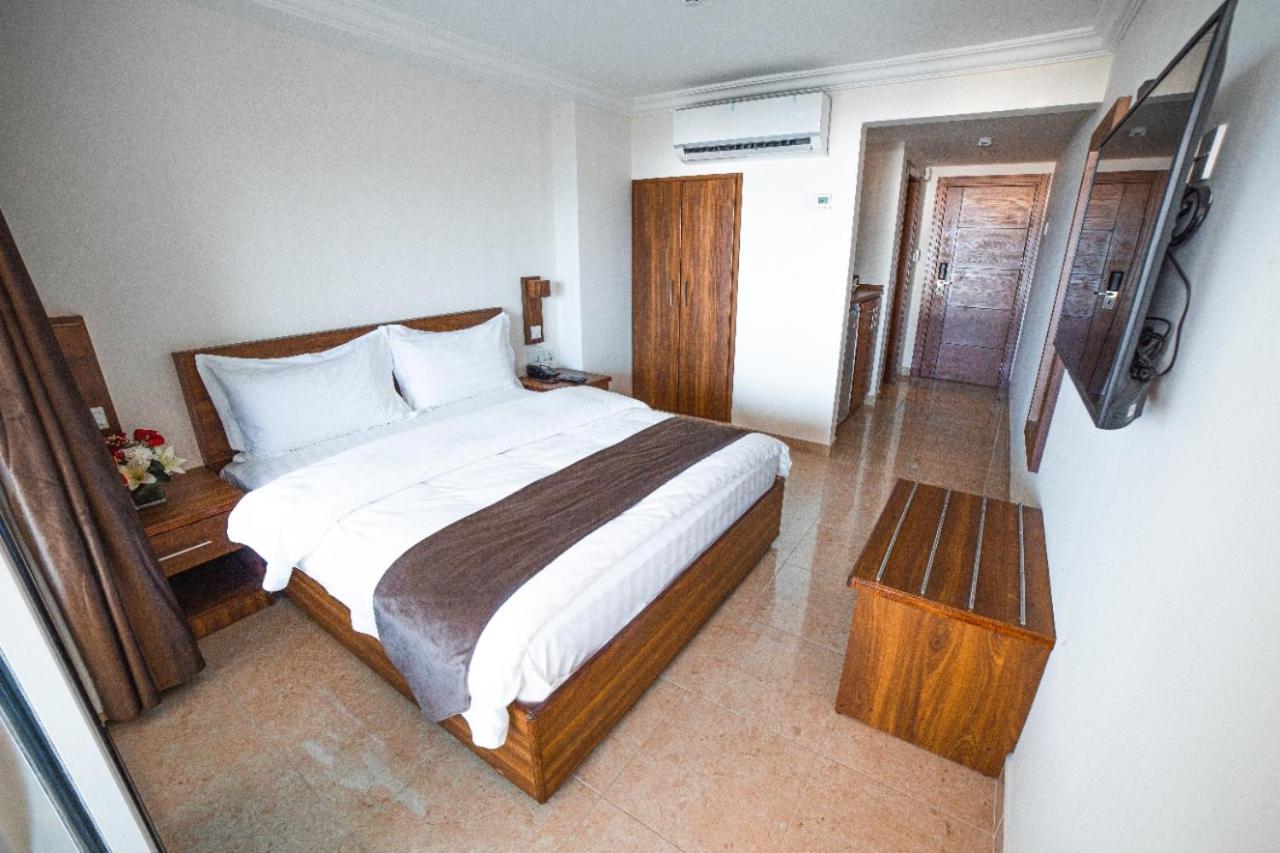 Standard King Room photo 2
