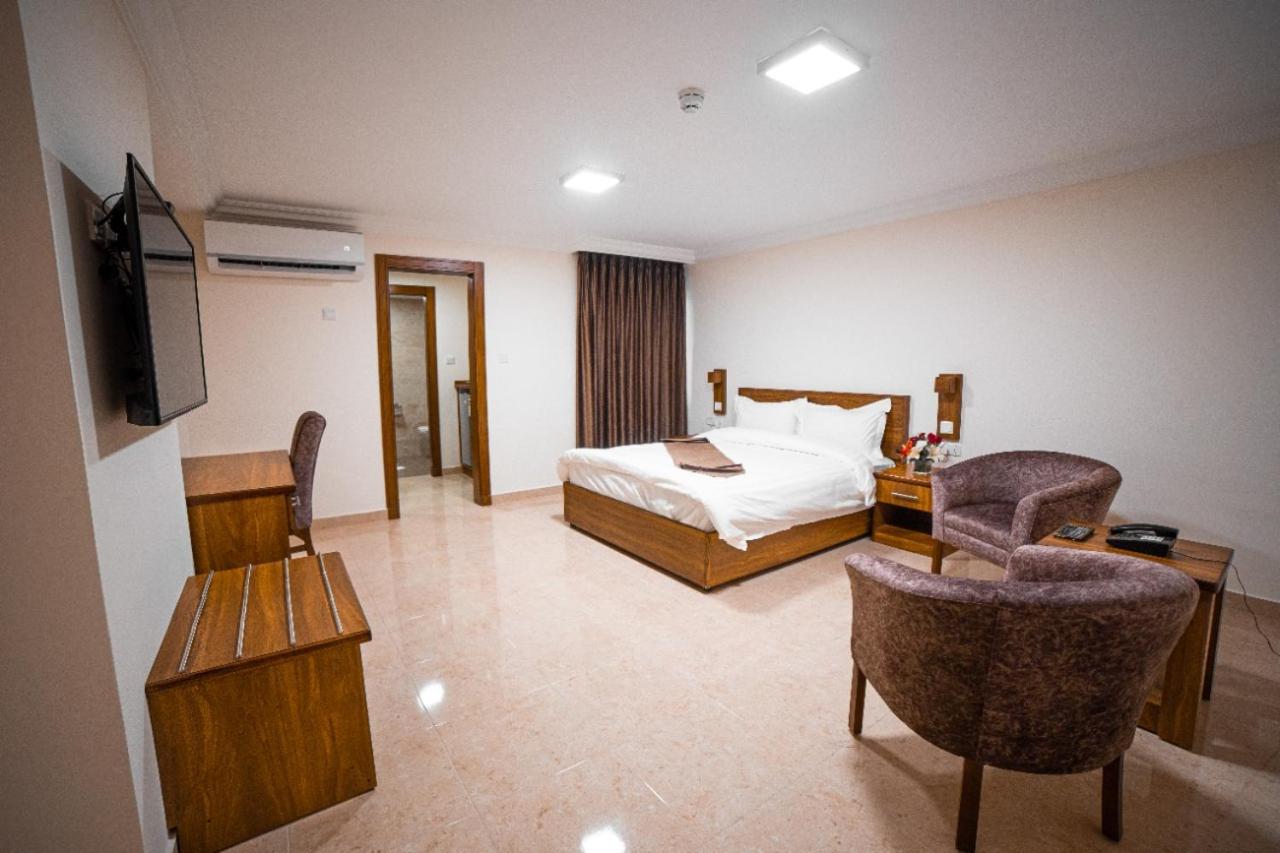 Standard King Room photo 3