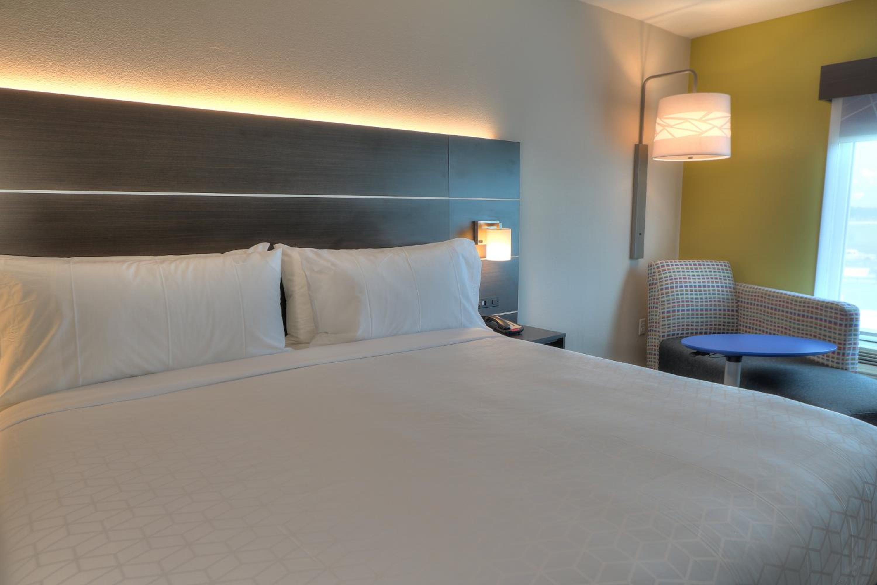 Standard King Room - Photo 3
